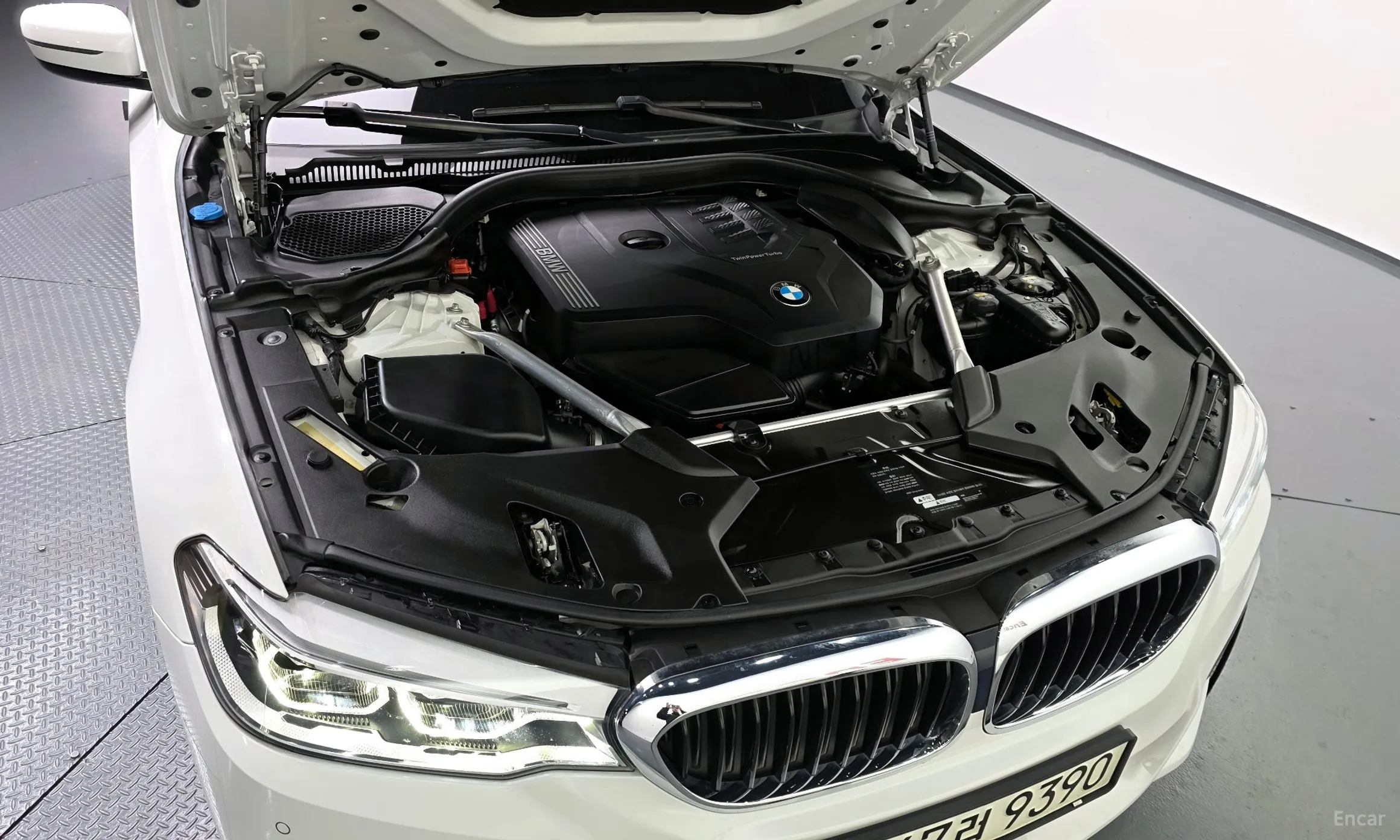 BMW 5 Series (G30) превью 6