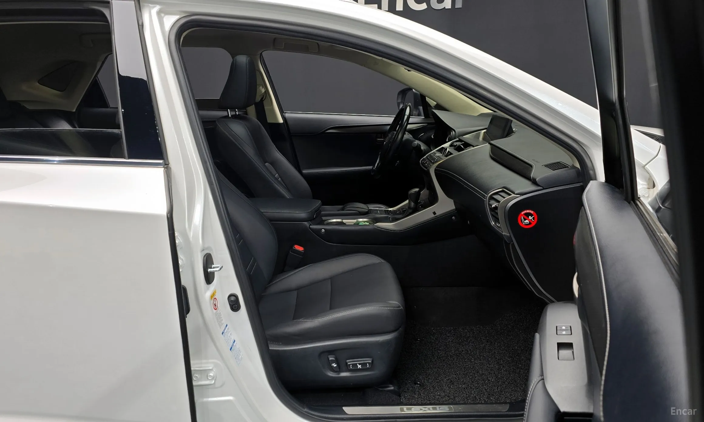 Lexus NX300h превью 11
