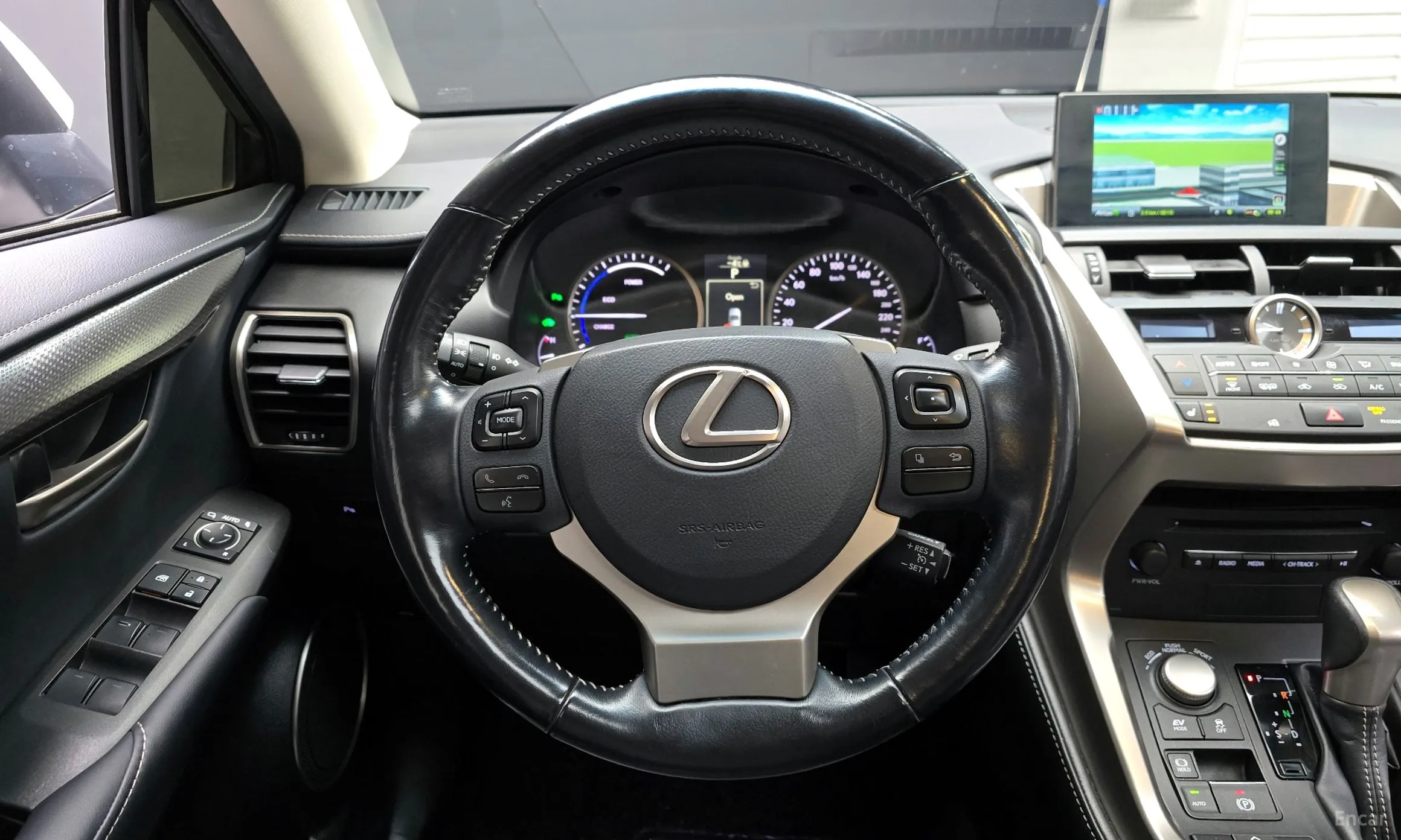 Lexus NX300h превью 13