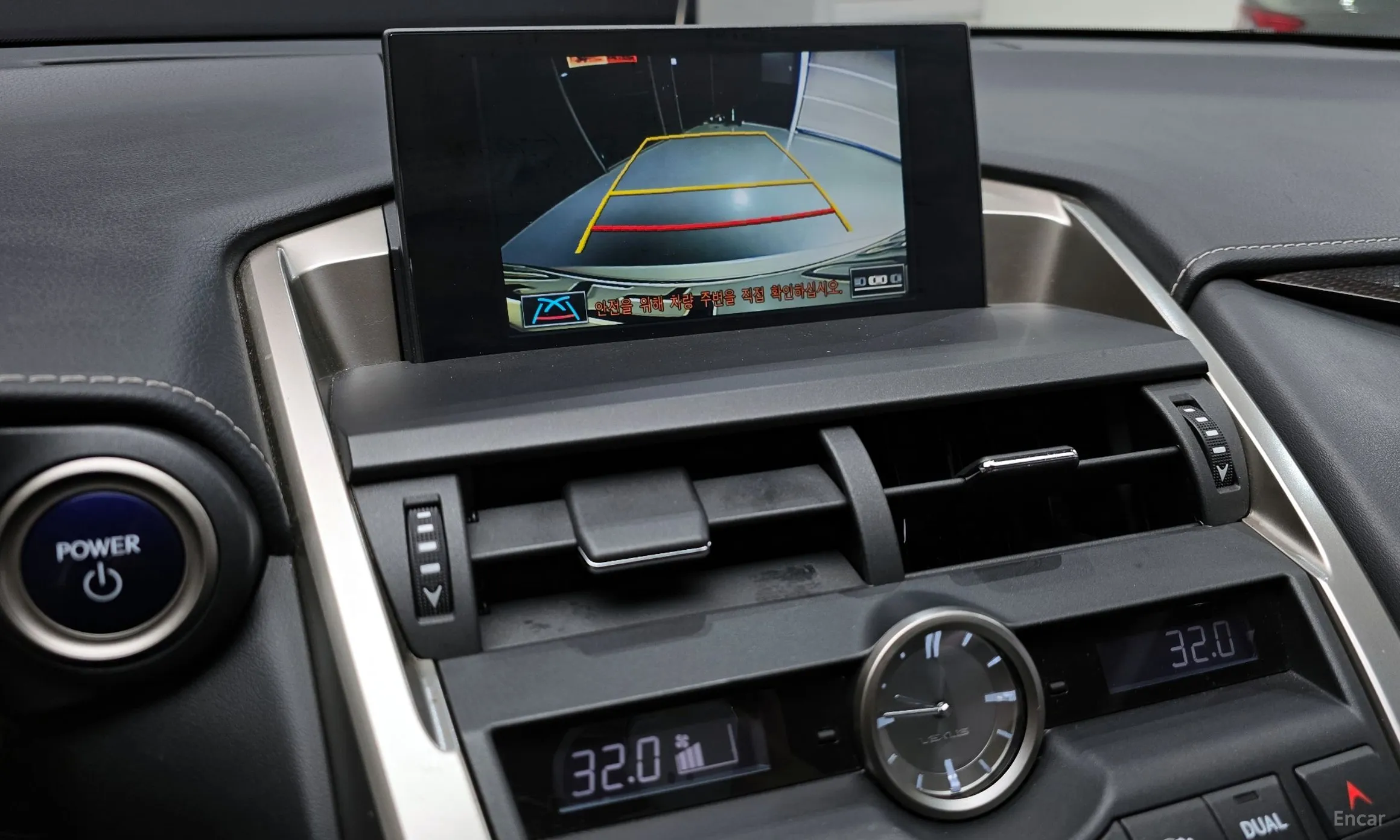 Lexus NX300h превью 15