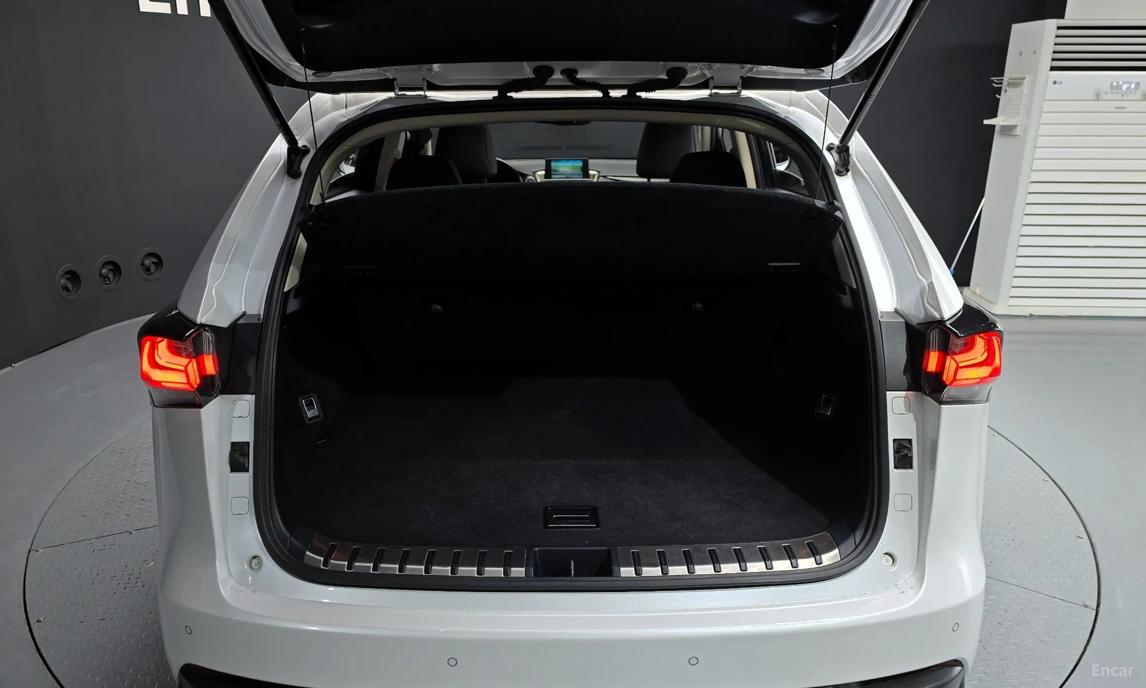 Lexus NX300h превью 20