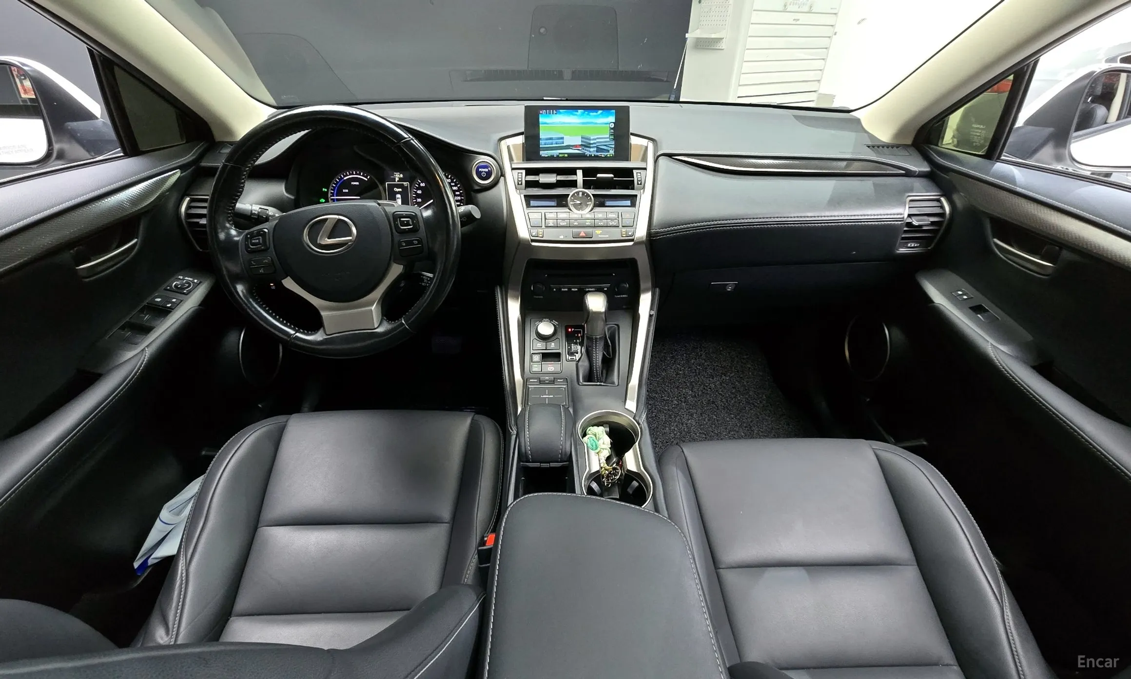 Lexus NX300h превью 7