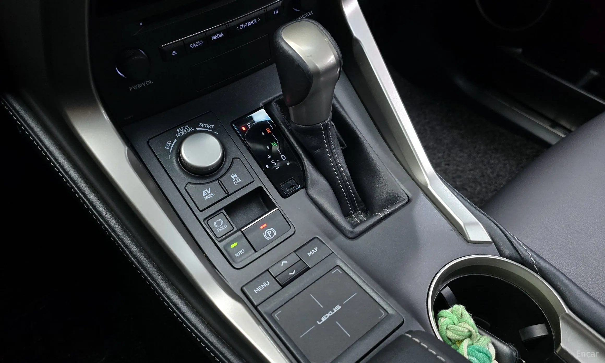 Lexus NX300h превью 9