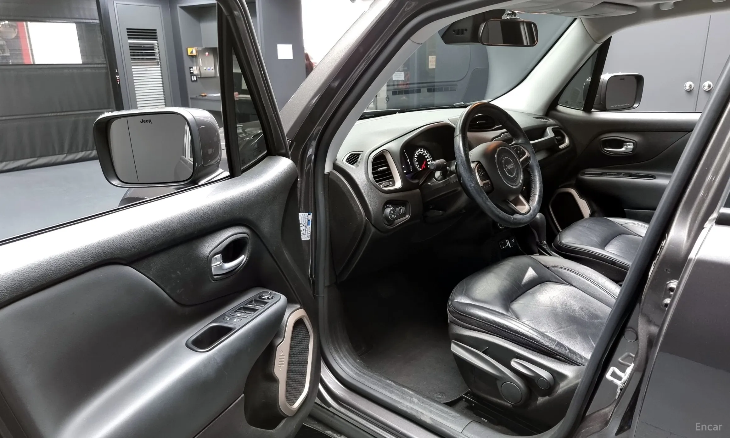 Jeep Renegade превью 10