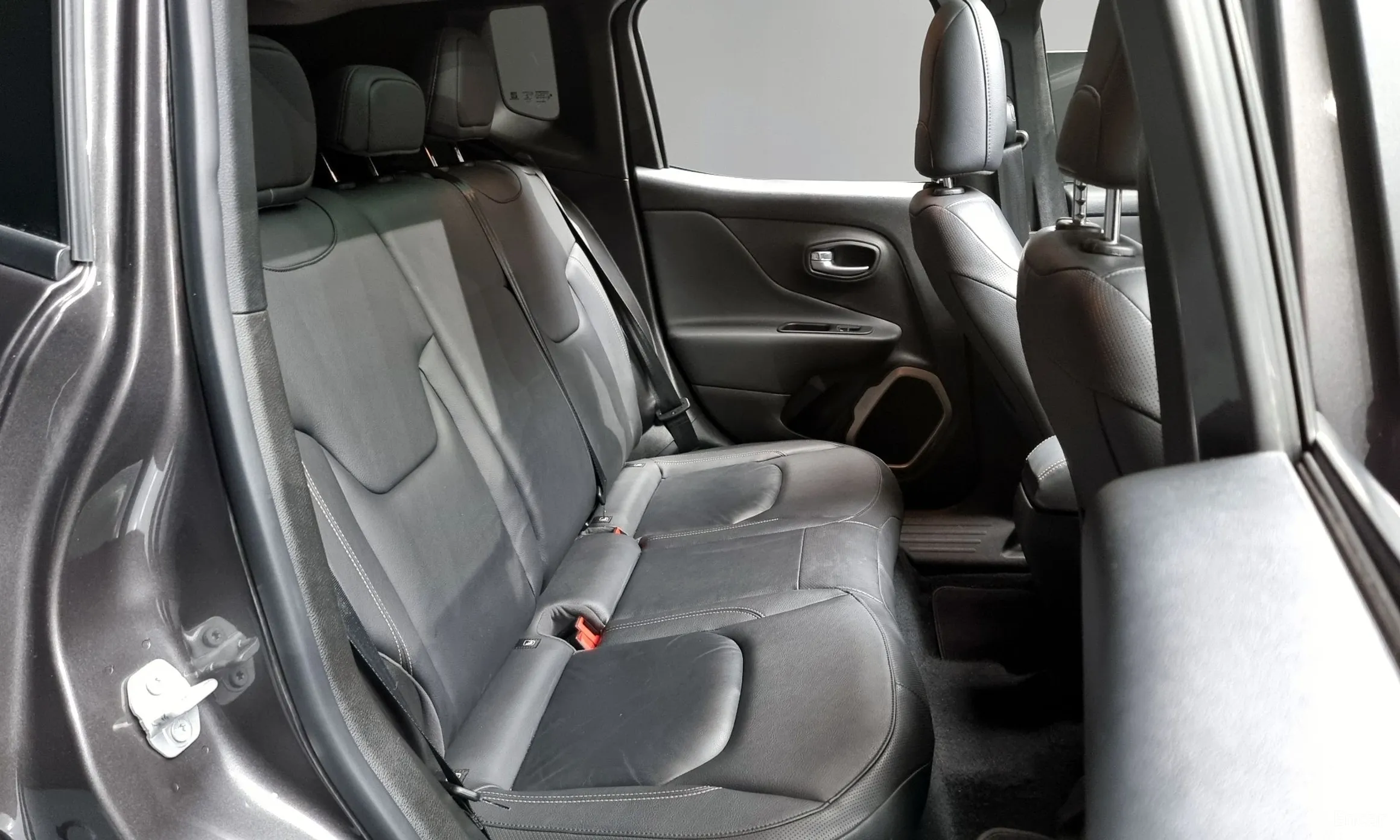 Jeep Renegade превью 12