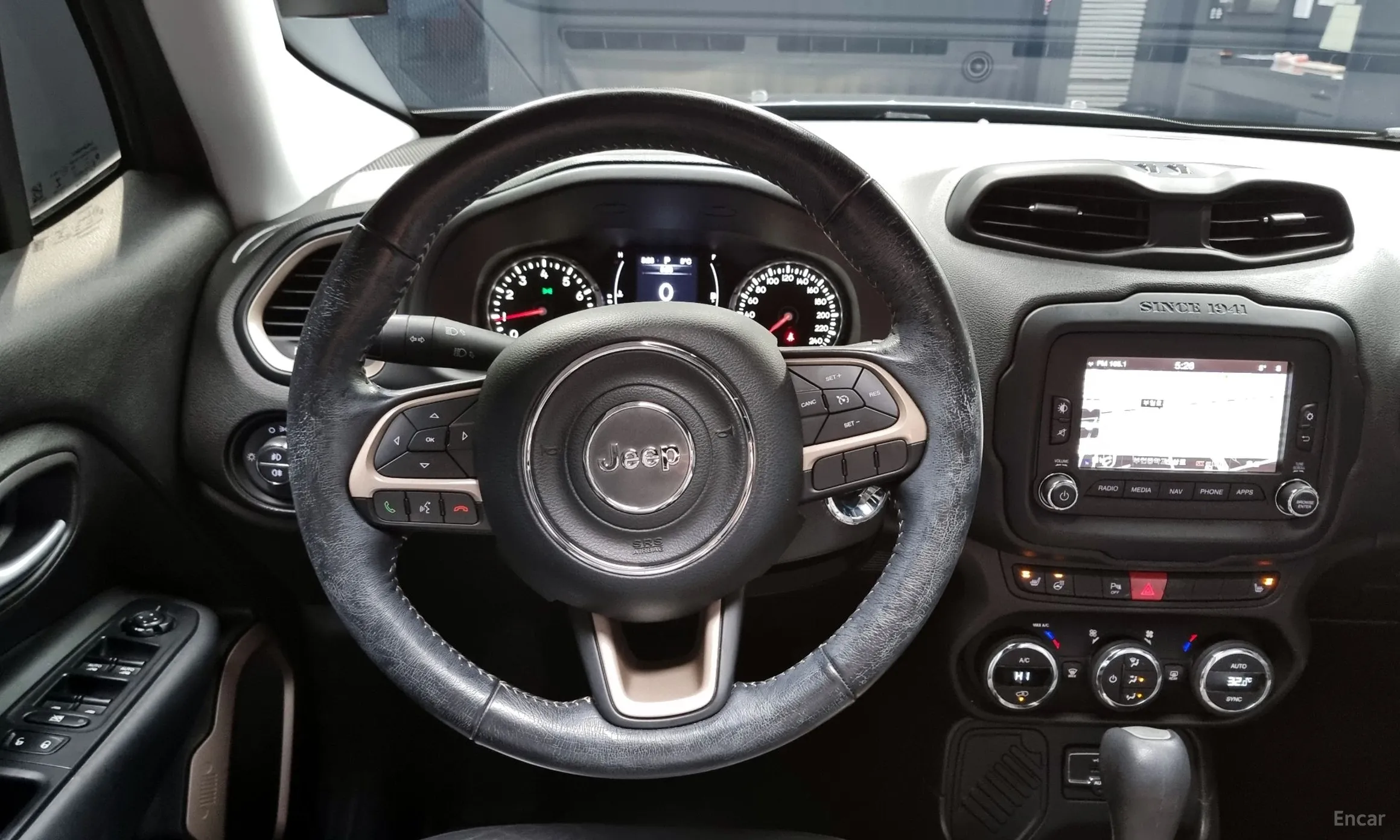 Jeep Renegade превью 13