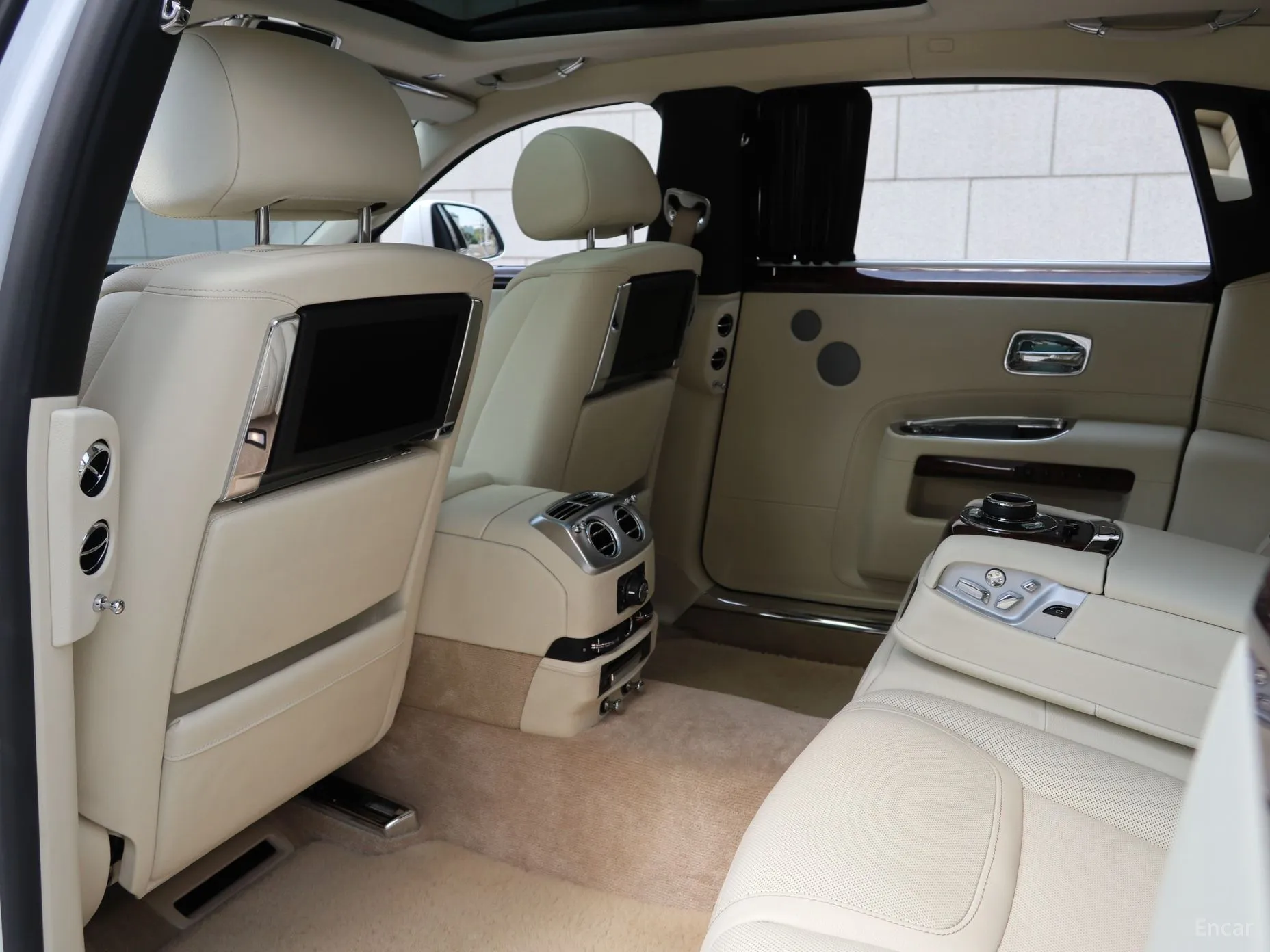 Rolls-Royce Ghost превью 16