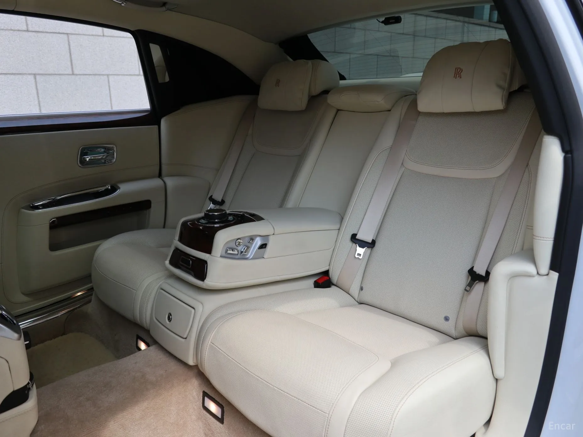 Rolls-Royce Ghost превью 17