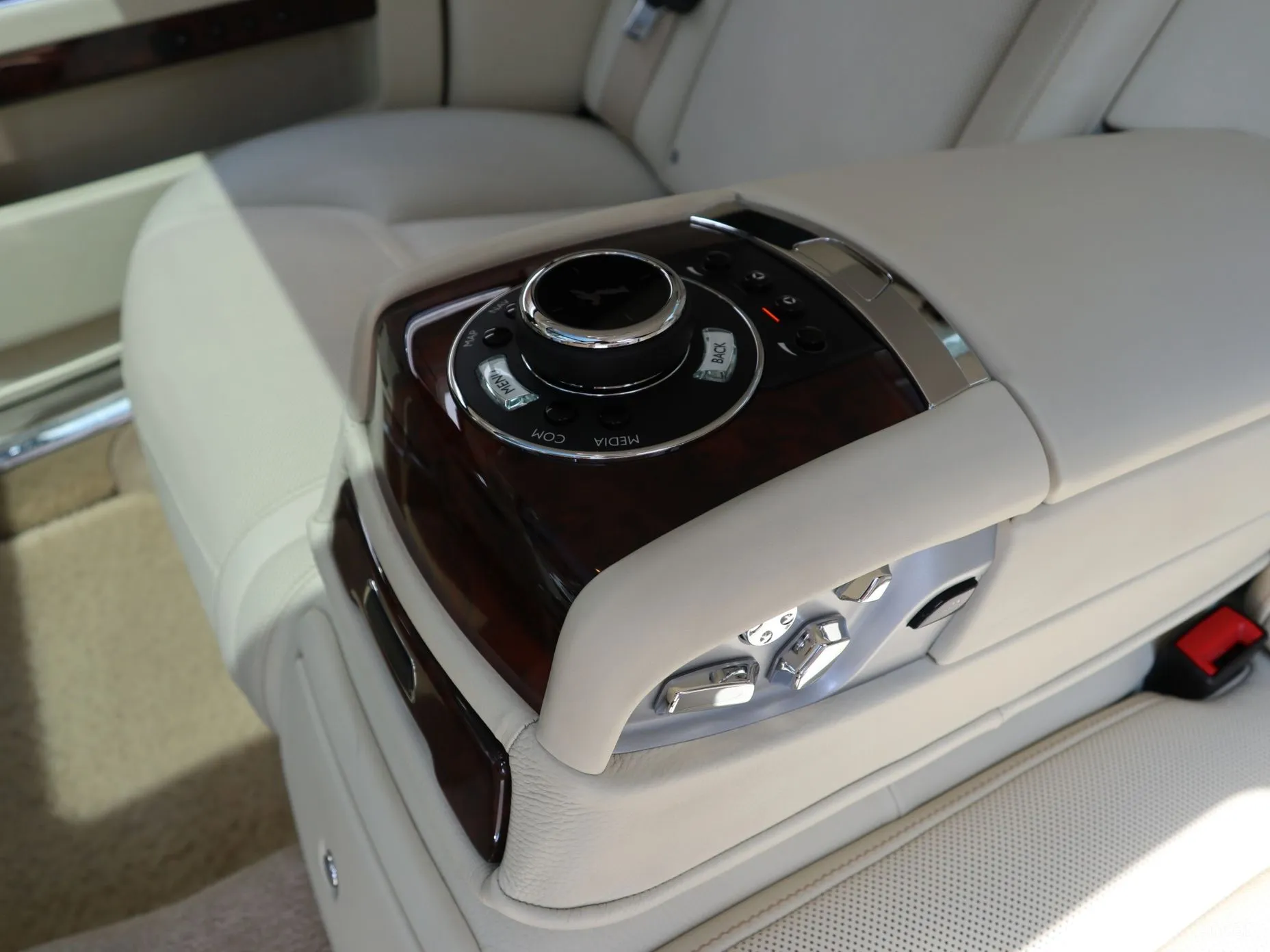 Rolls-Royce Ghost превью 18