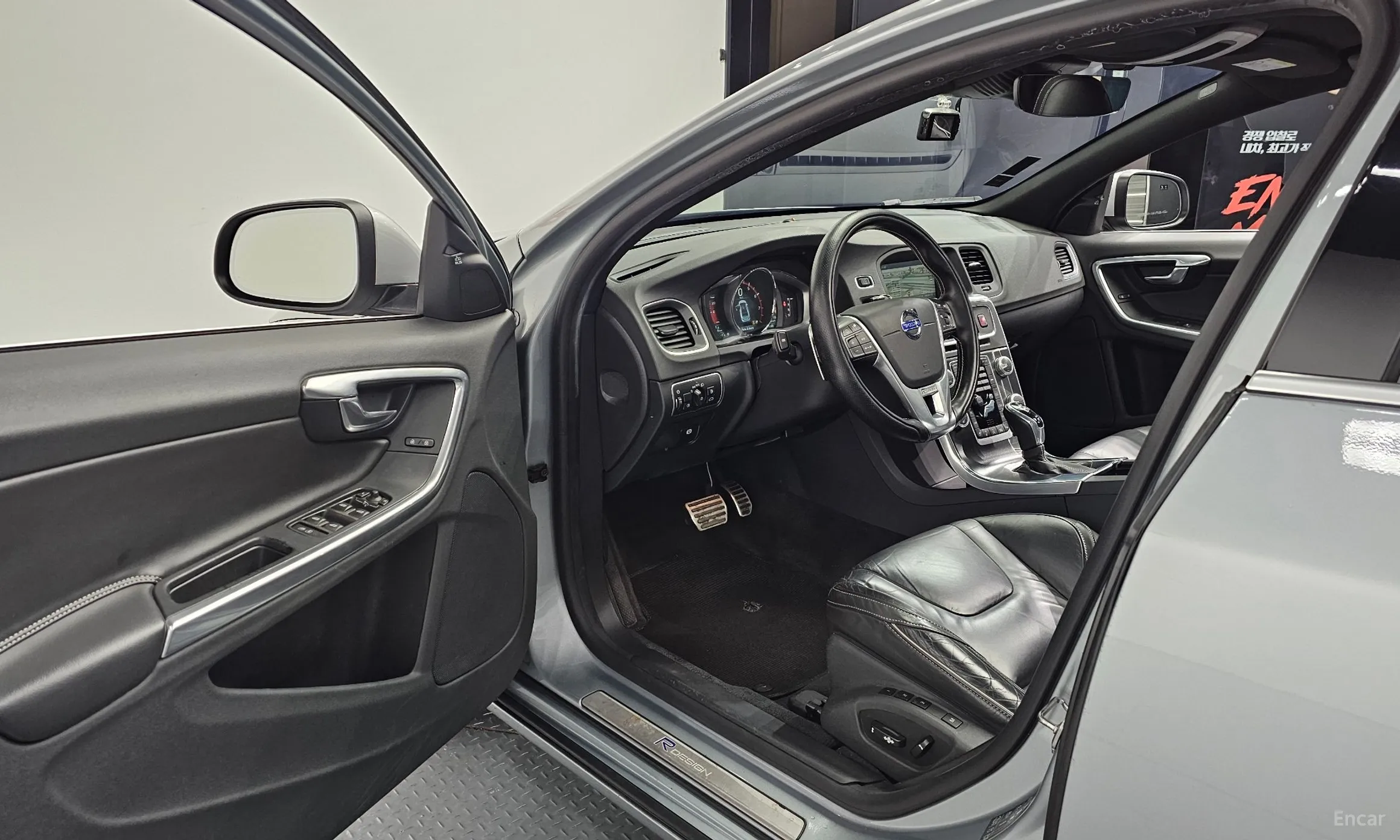 Volvo S60 превью 10