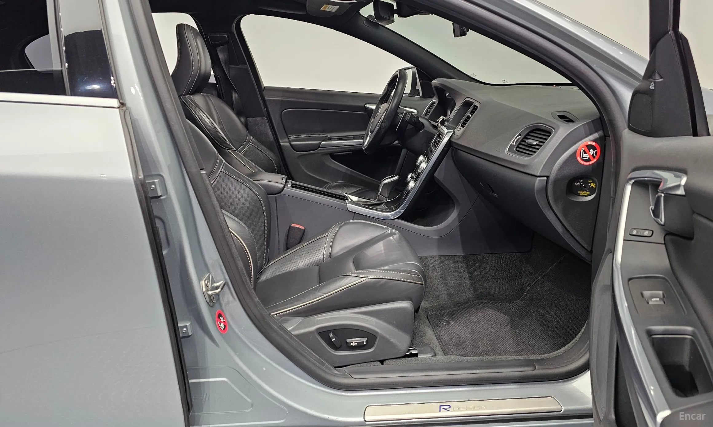 Volvo S60 превью 11