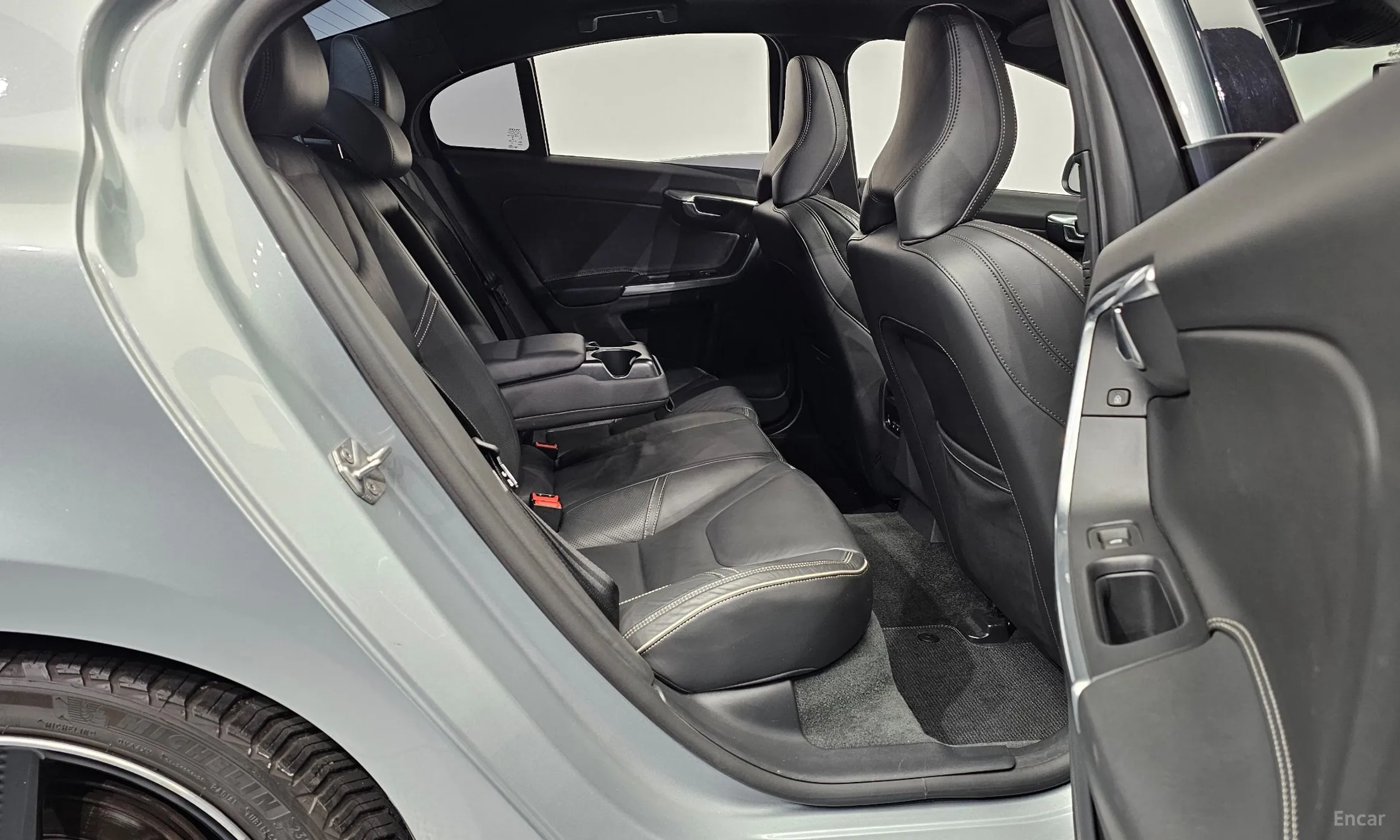Volvo S60 превью 12
