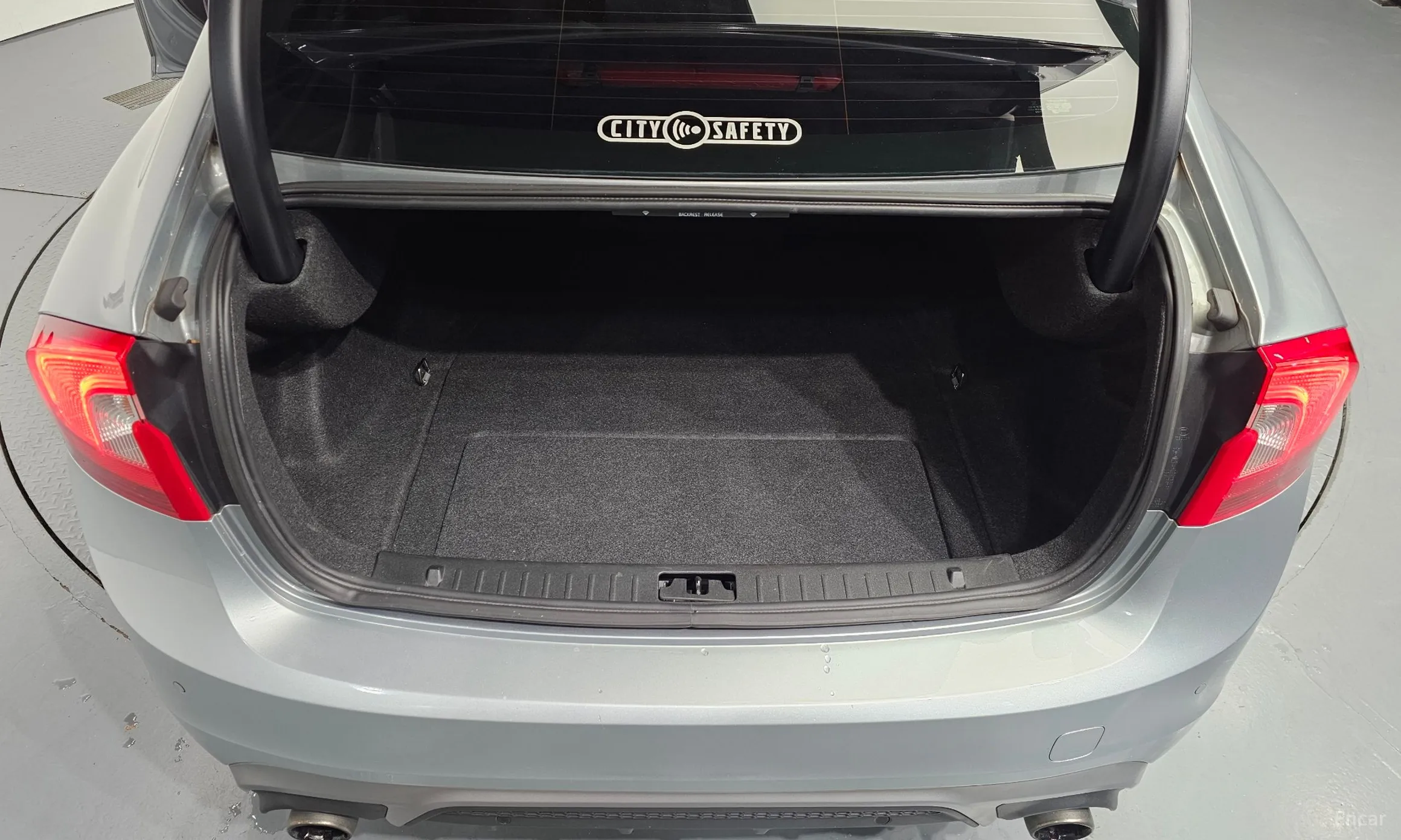 Volvo S60 превью 20