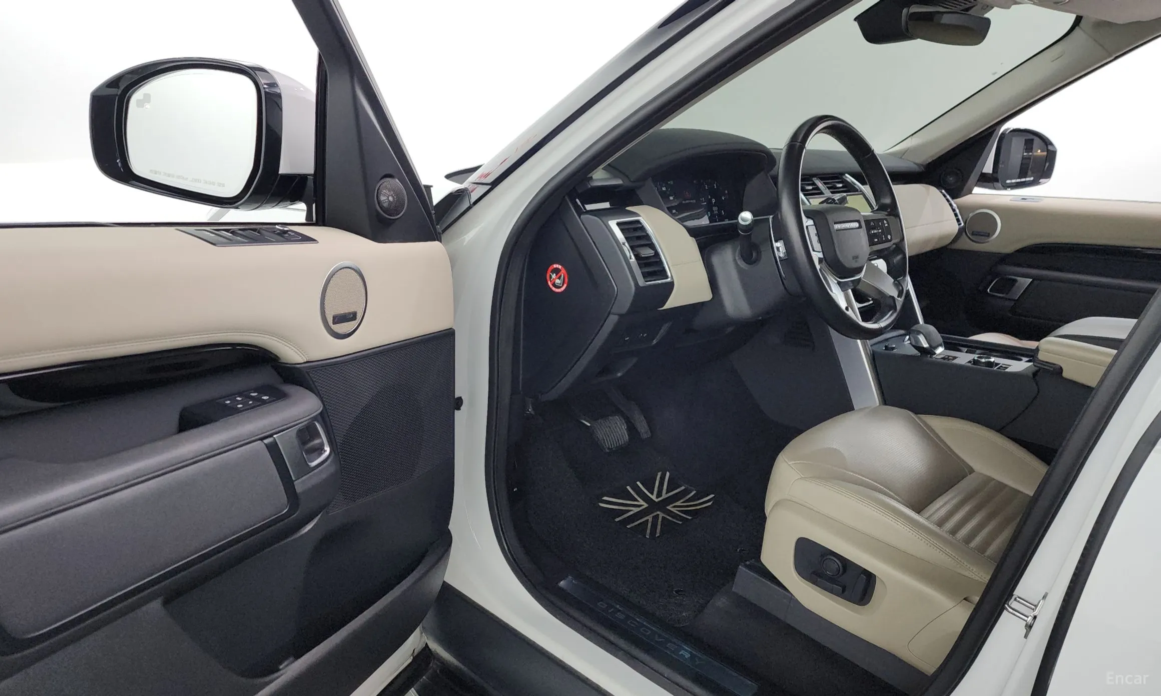 Land Rover Discovery 5 превью 10