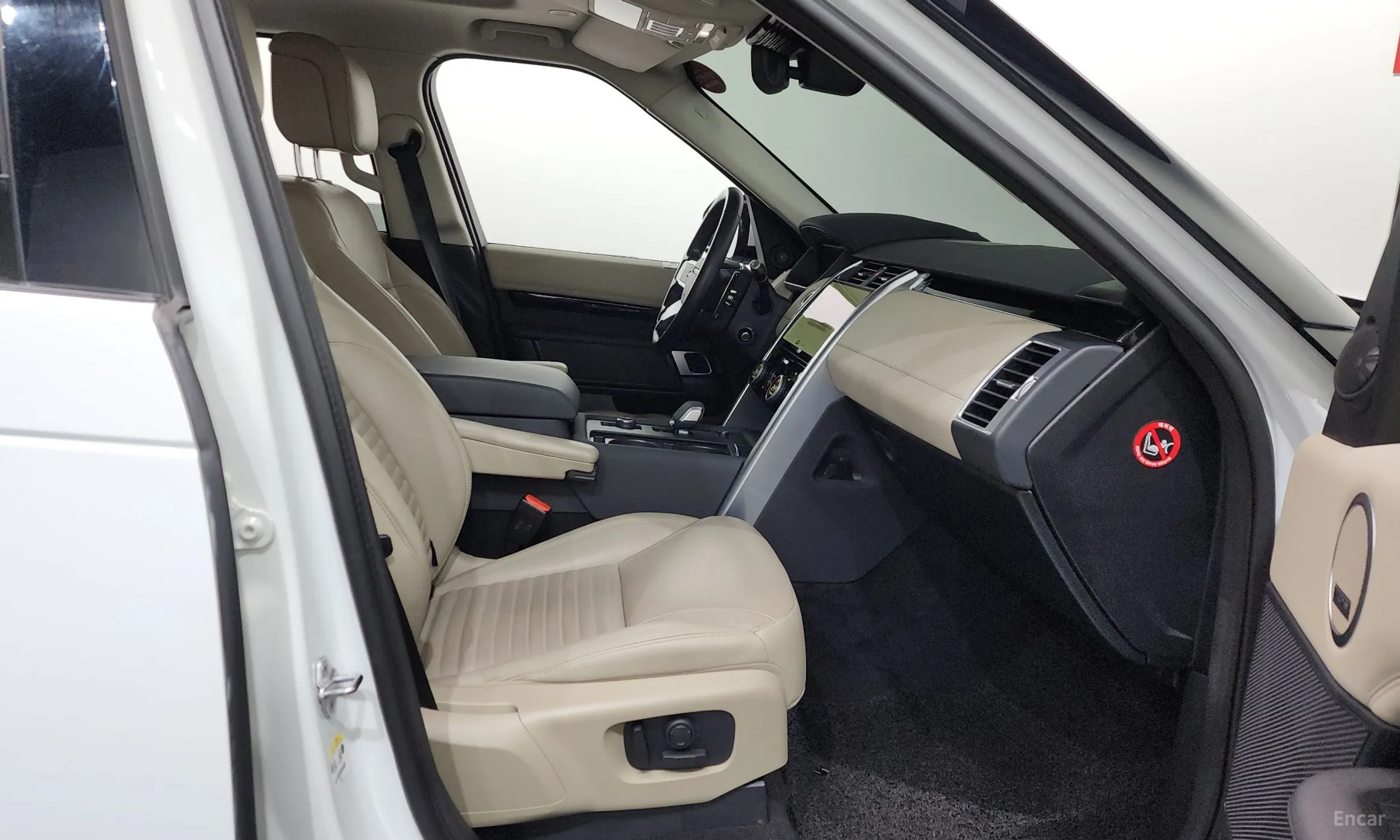 Land Rover Discovery 5 превью 11
