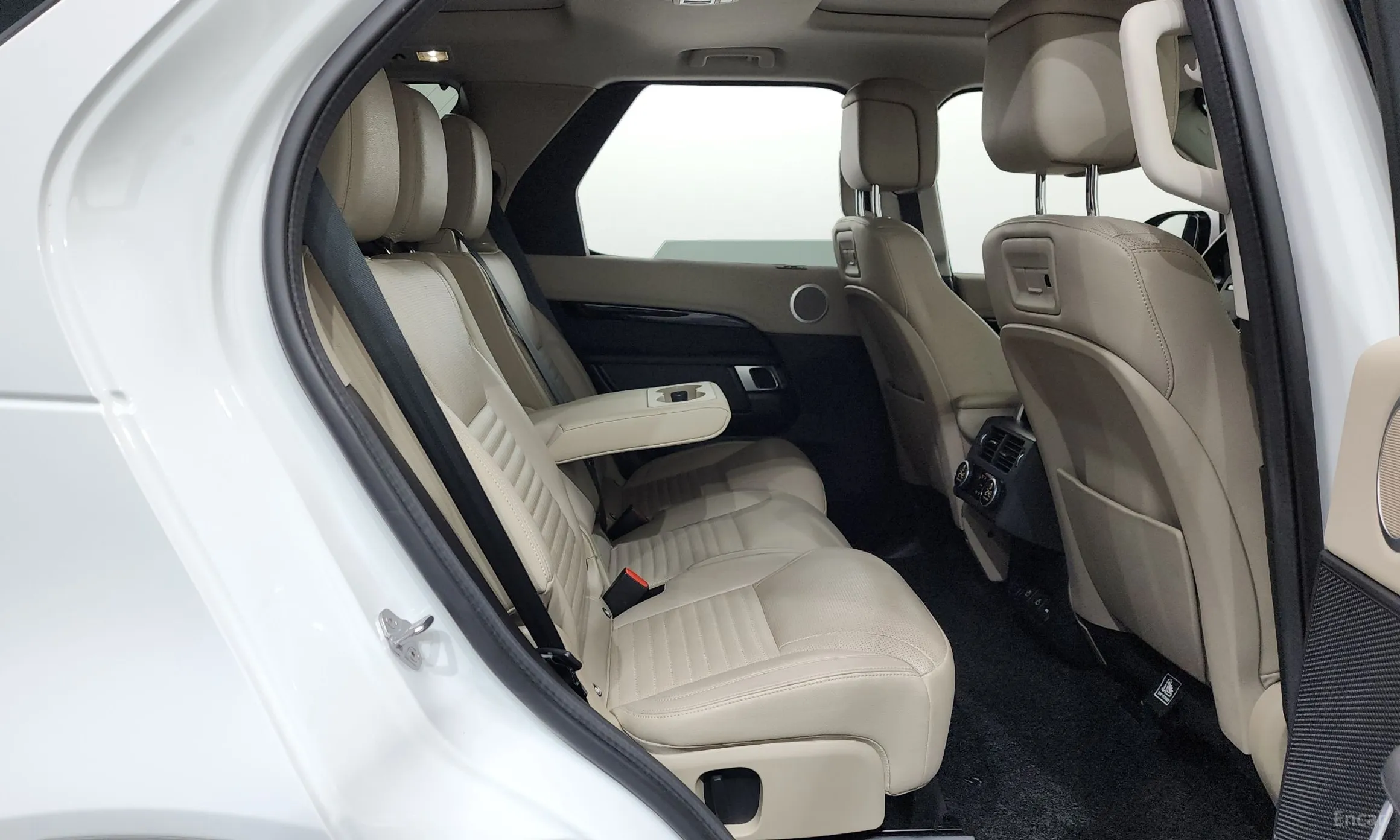 Land Rover Discovery 5 превью 12