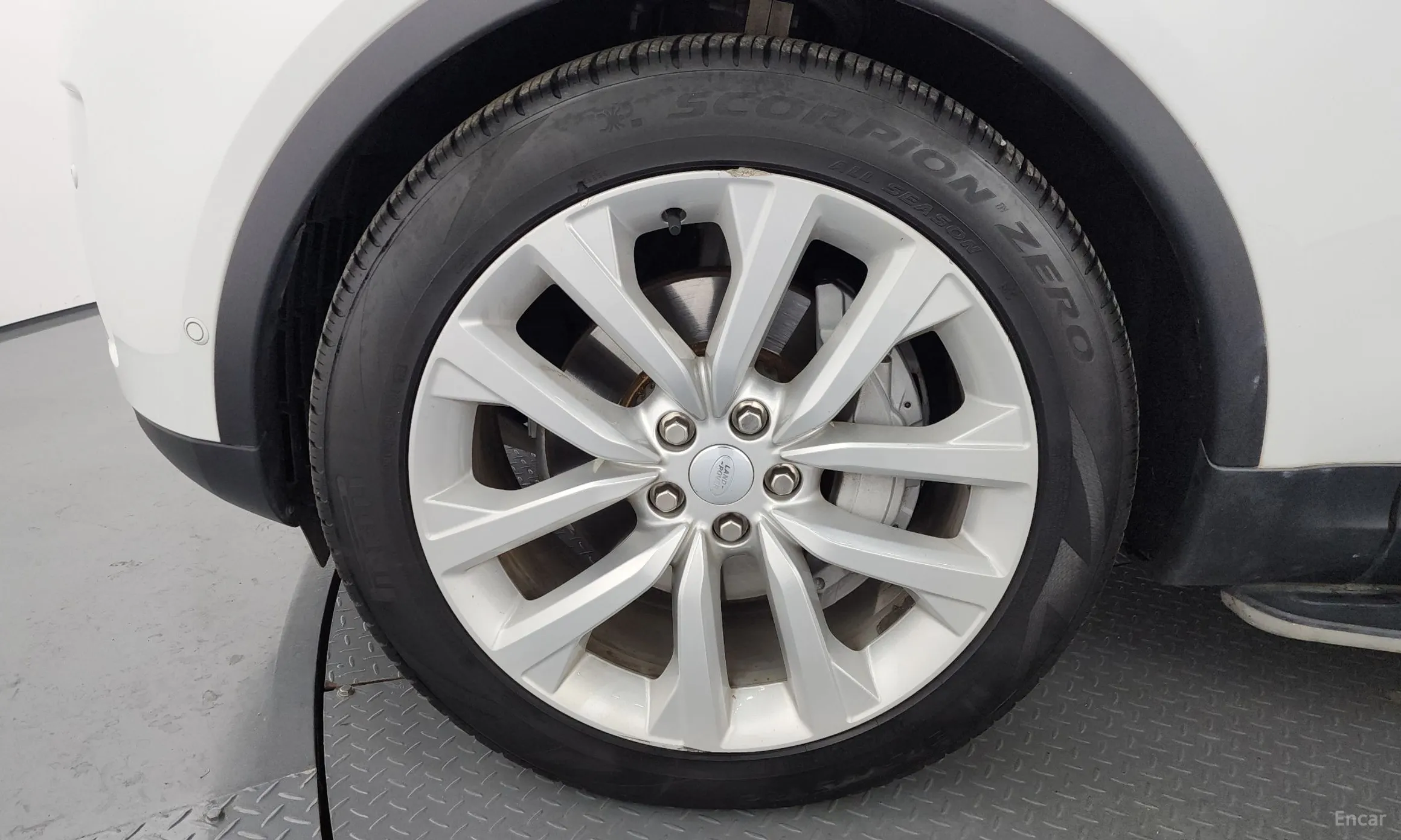 Land Rover Discovery 5 превью 5