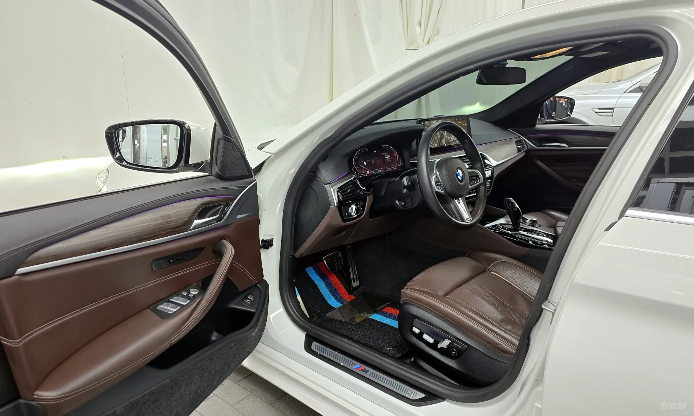 BMW 5 Series (G30) превью 10