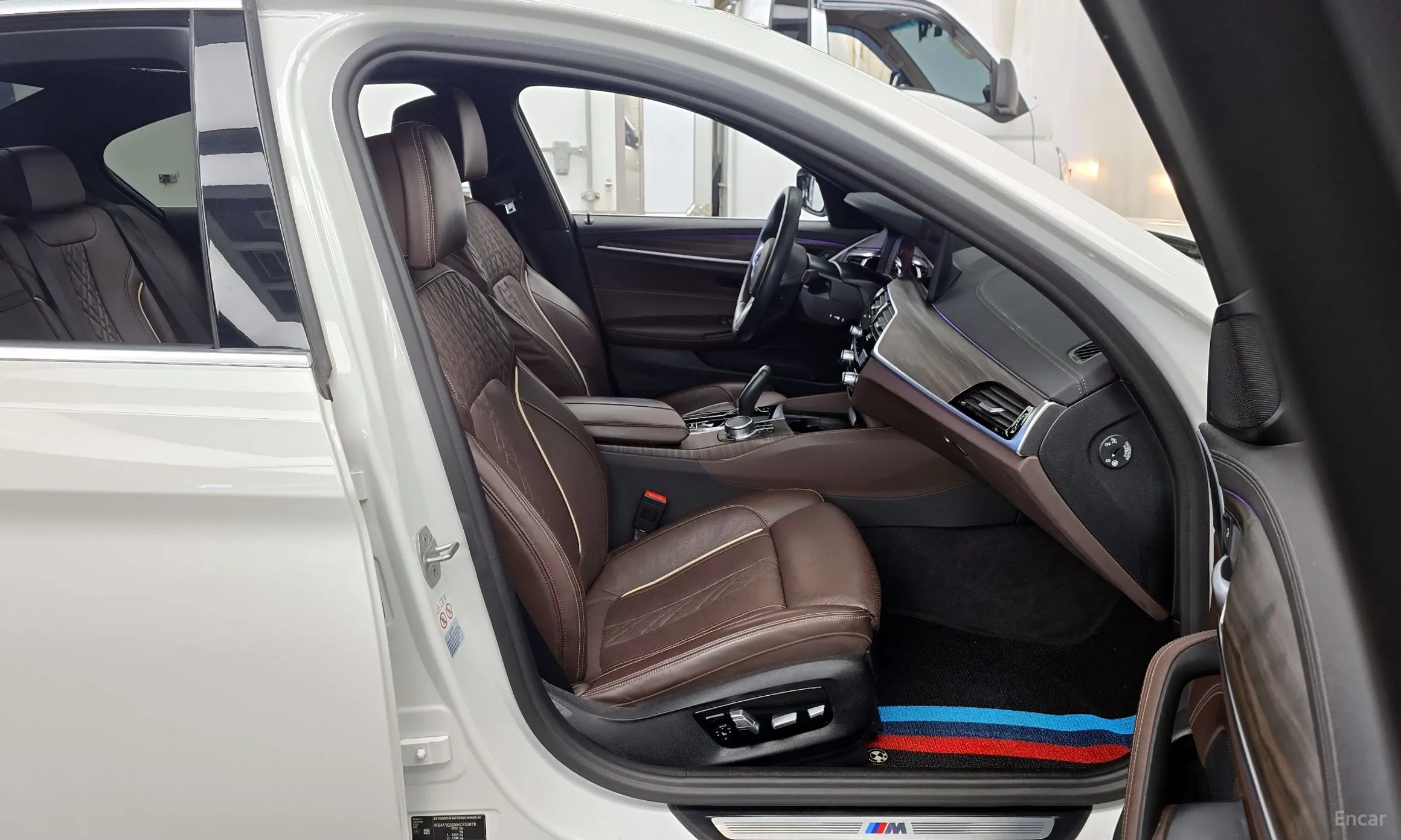 BMW 5 Series (G30) превью 11
