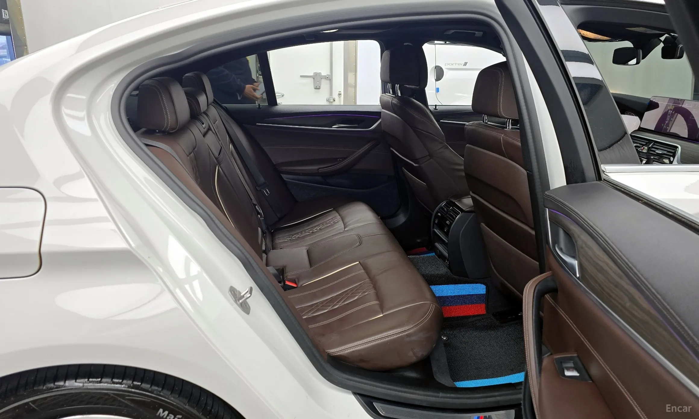 BMW 5 Series (G30) превью 12