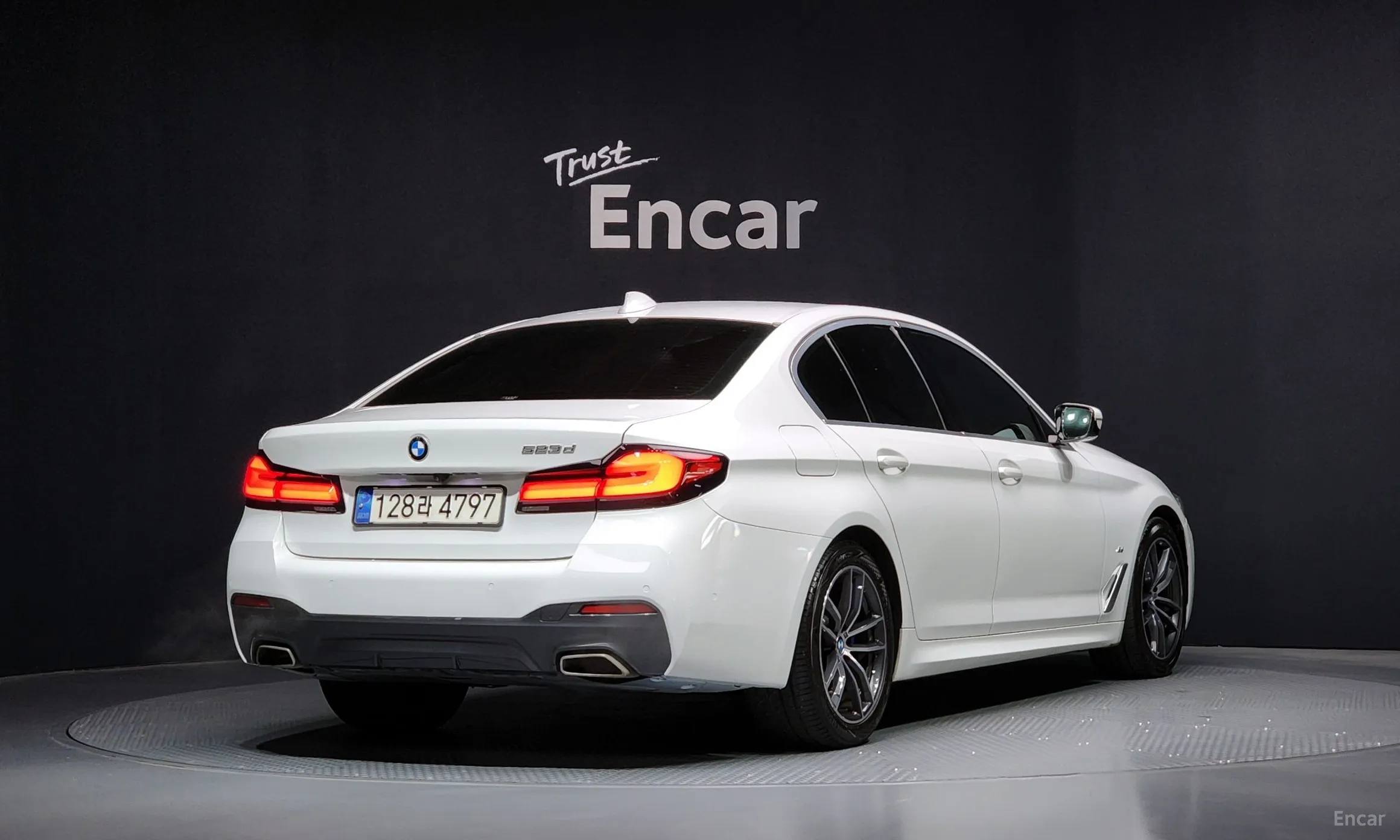 BMW 5 Series (G30) превью 2