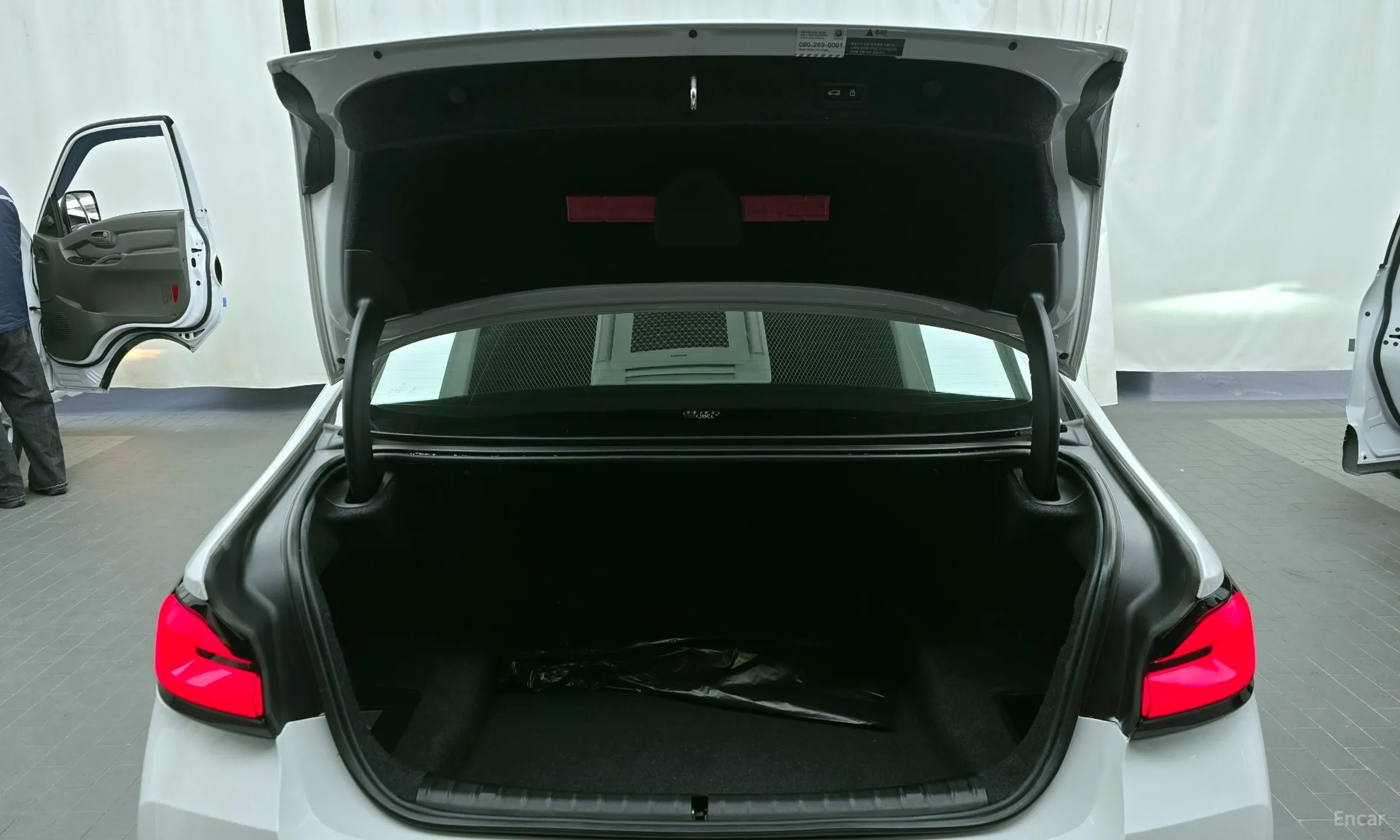 BMW 5 Series (G30) превью 20