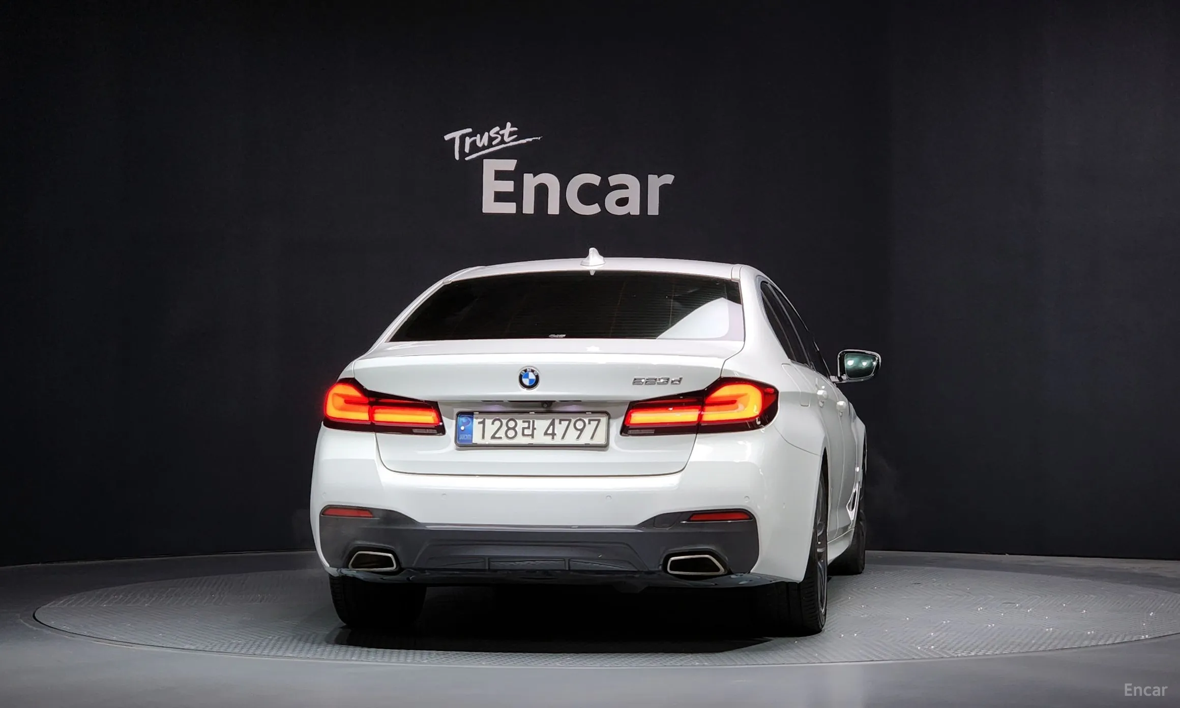 BMW 5 Series (G30) превью 4
