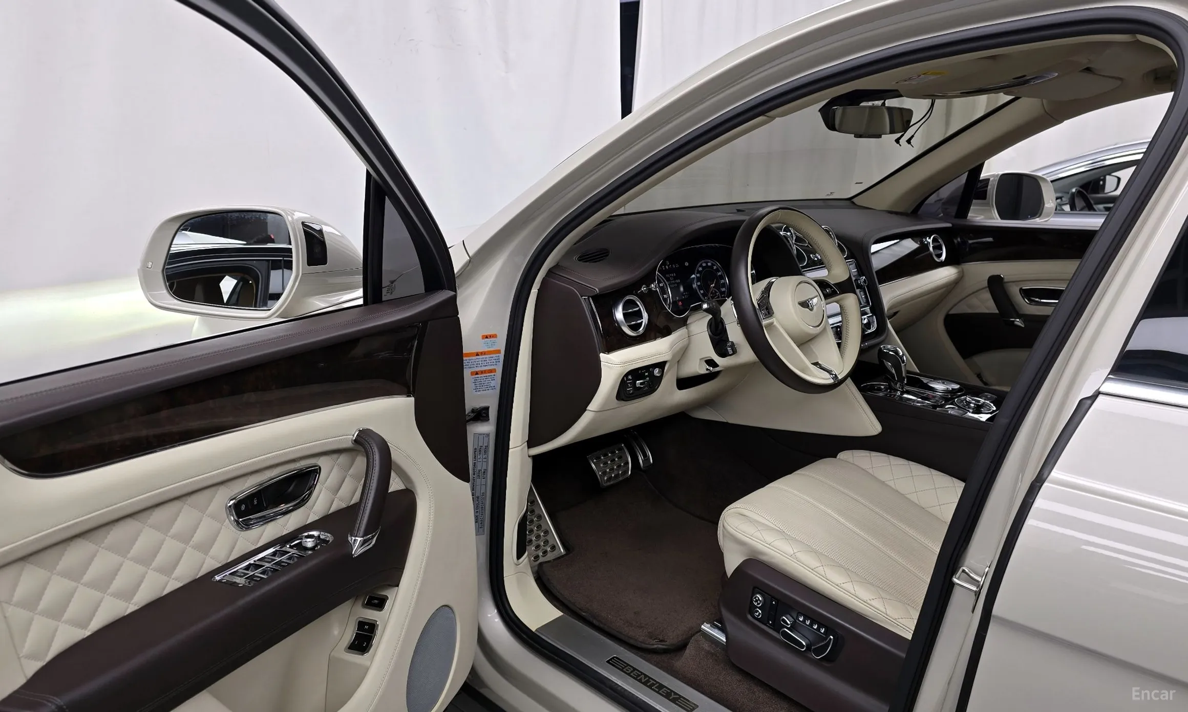 Bentley Bentayga превью 10