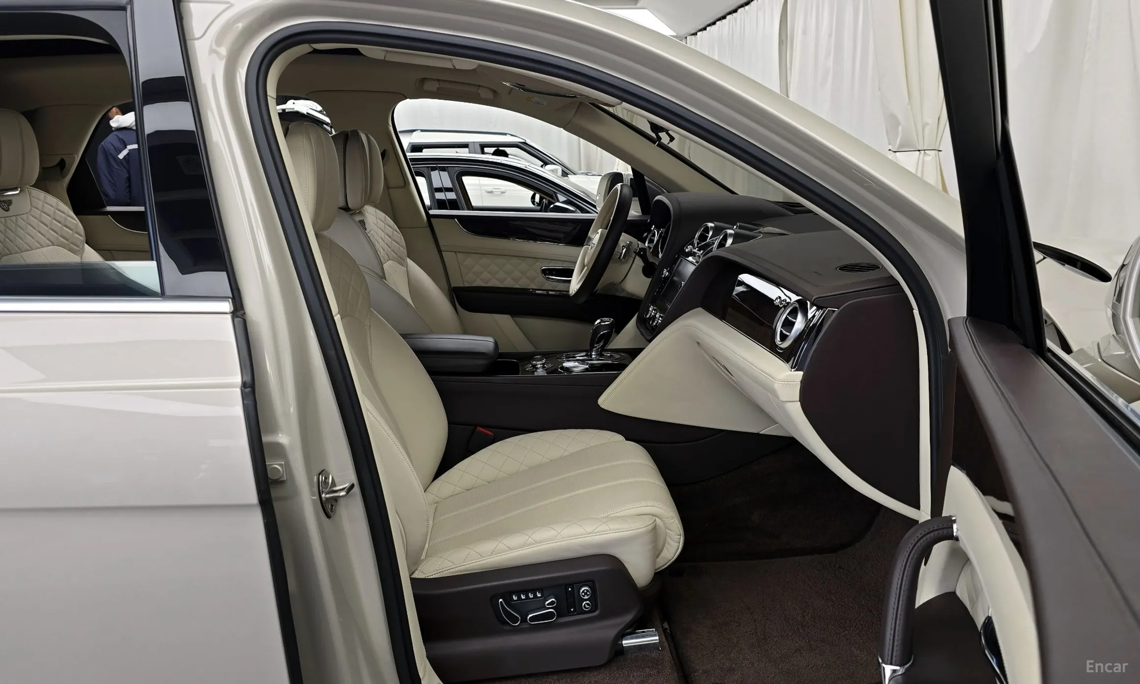 Bentley Bentayga превью 11