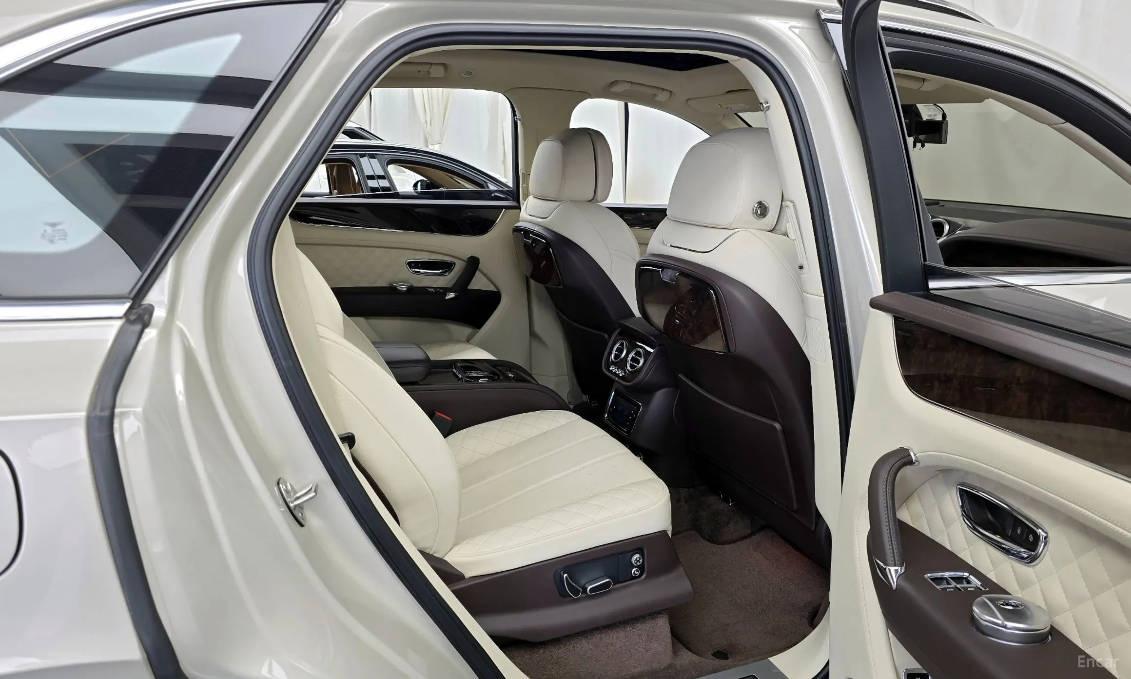 Bentley Bentayga превью 12
