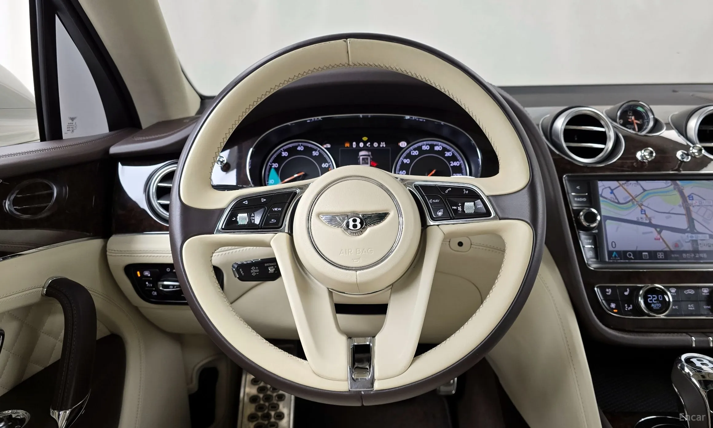 Bentley Bentayga превью 13
