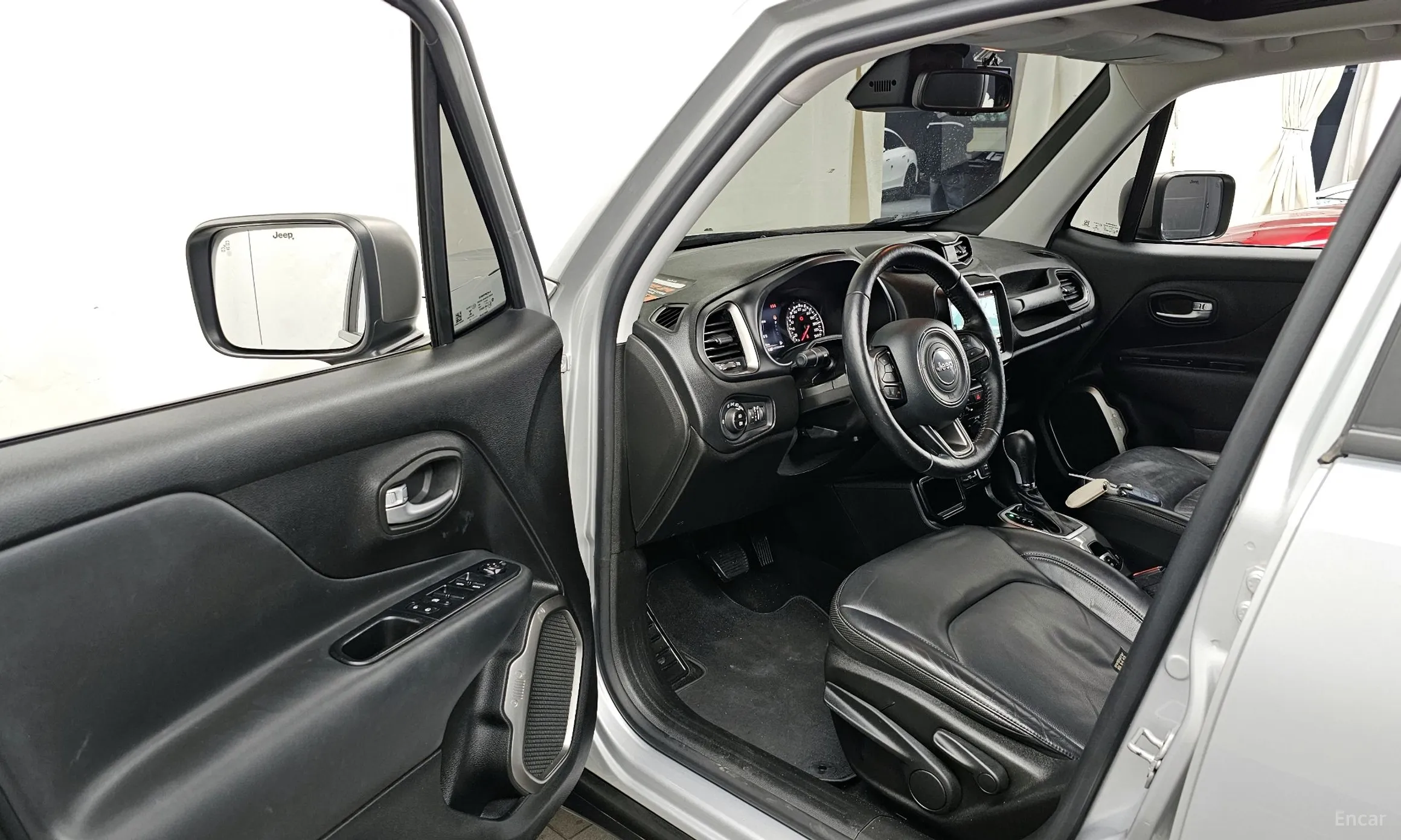Jeep Renegade превью 10