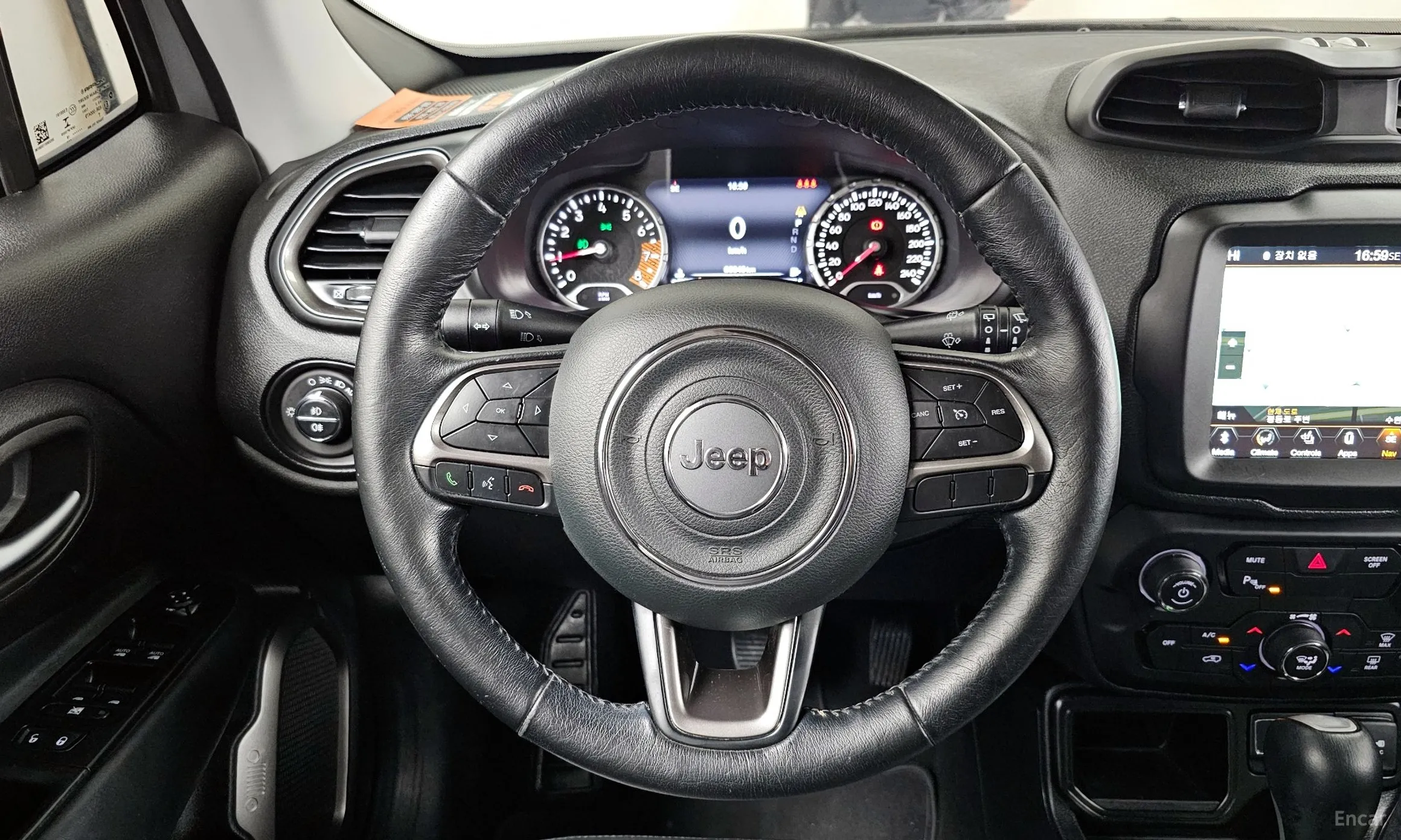 Jeep Renegade превью 13