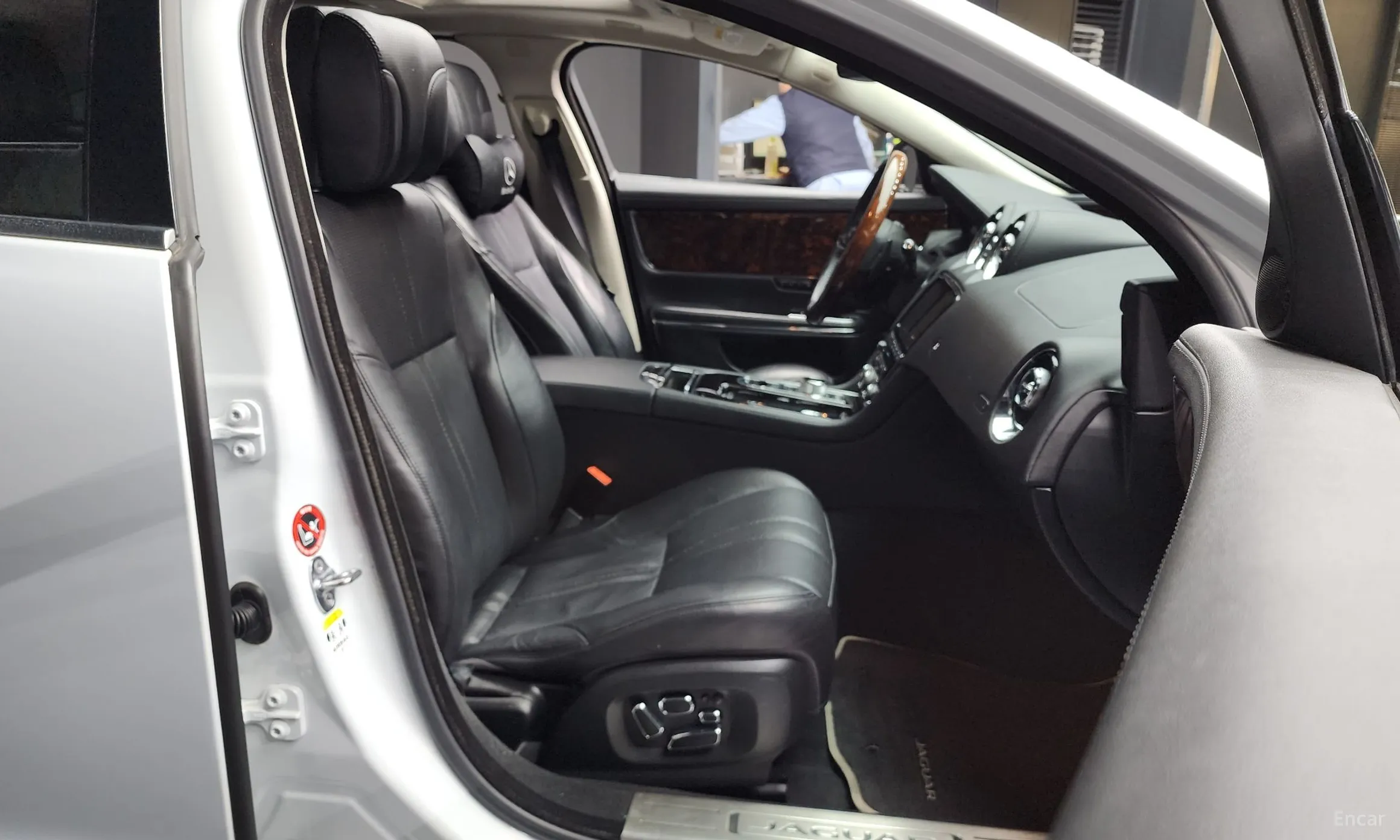 Jaguar All New XJ превью 11