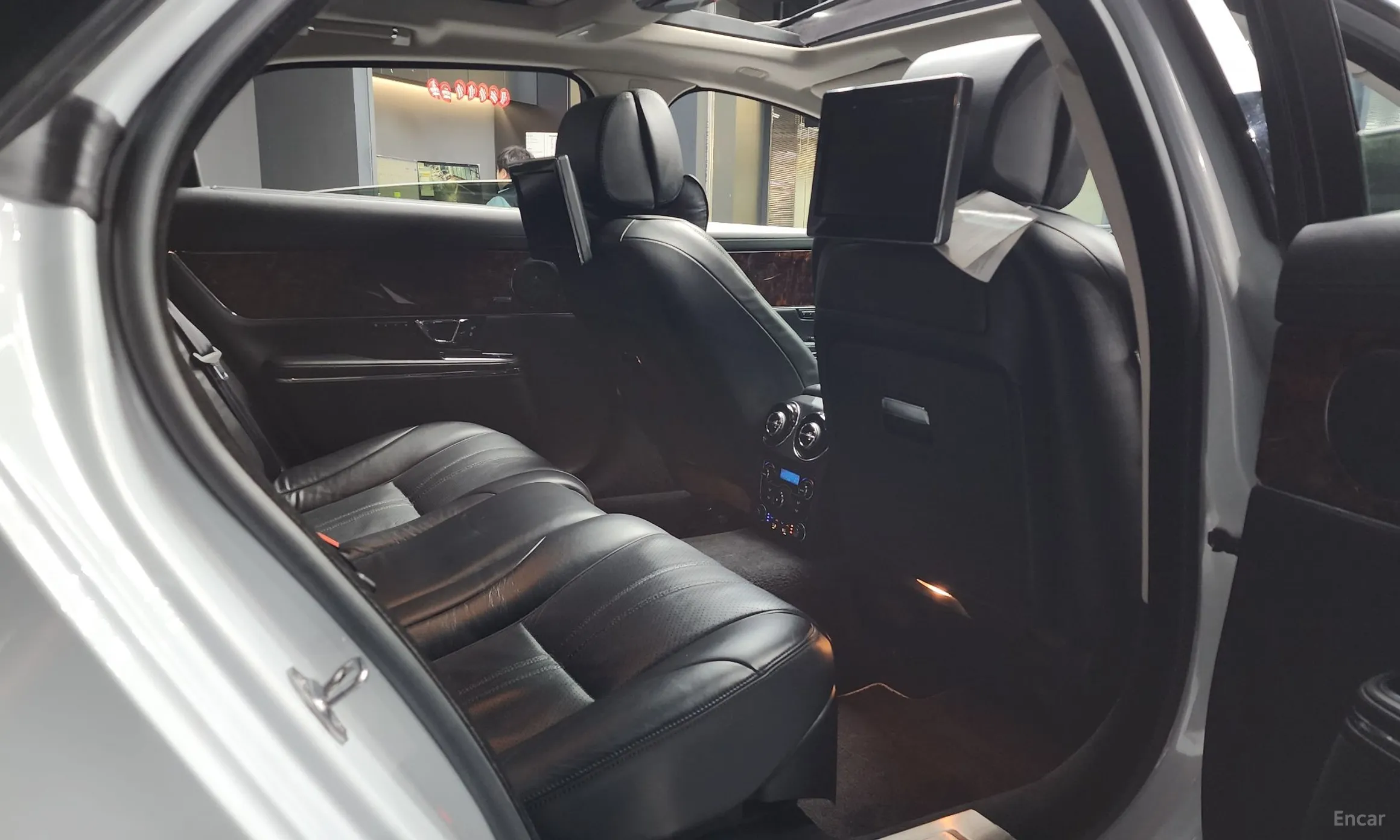 Jaguar All New XJ превью 12