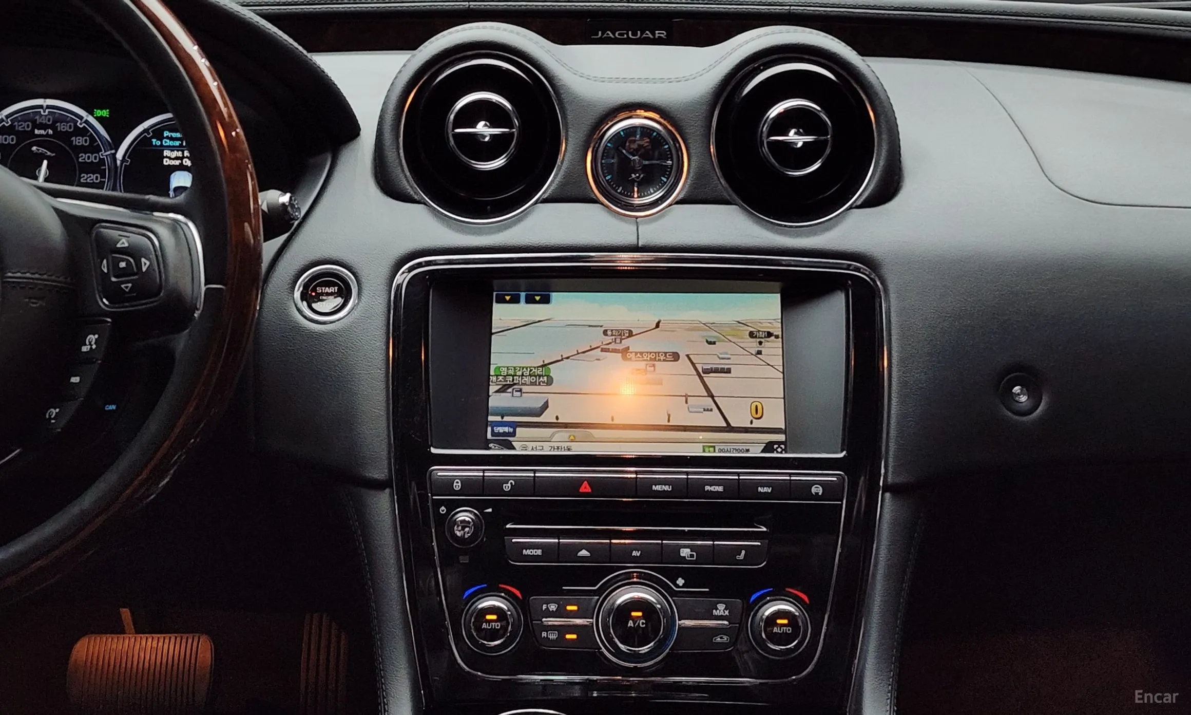 Jaguar All New XJ превью 14