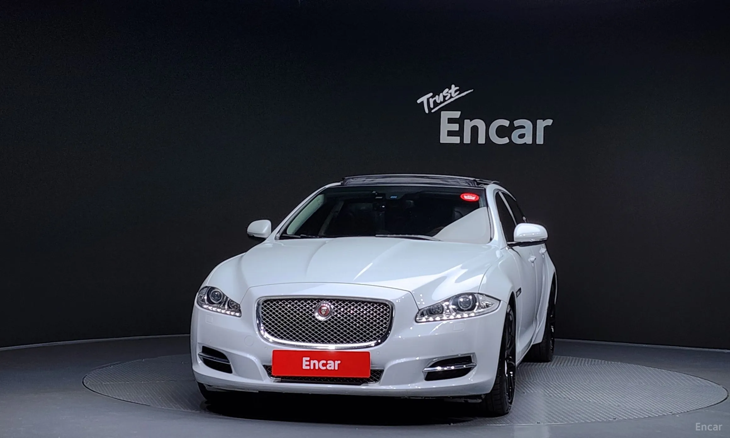 Jaguar All New XJ превью 3