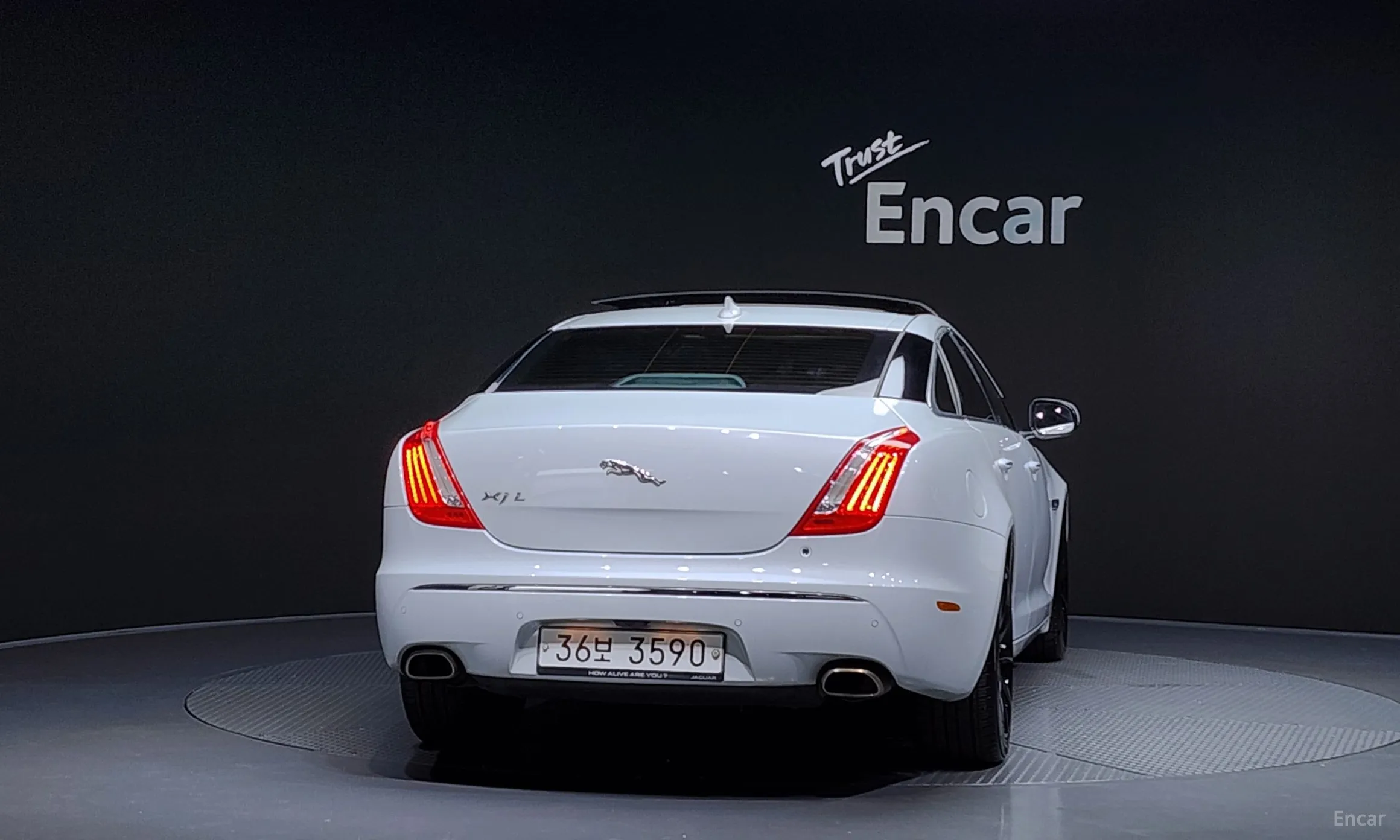 Jaguar All New XJ превью 4