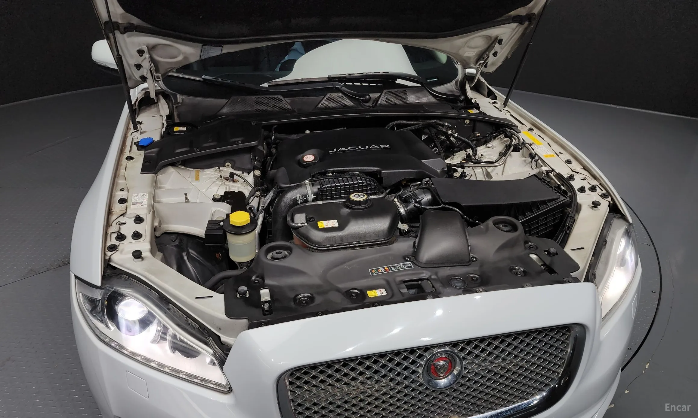Jaguar All New XJ превью 6