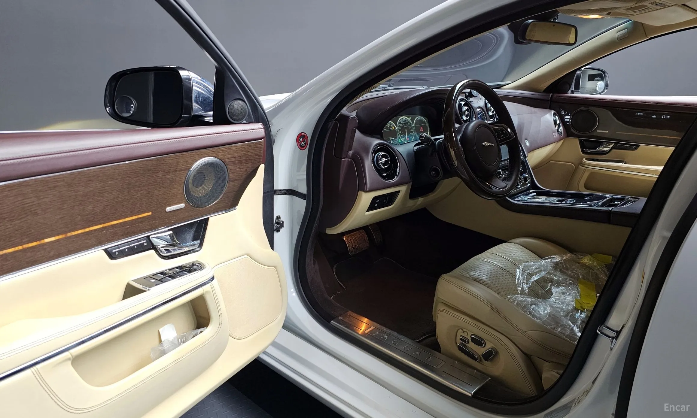 Jaguar All New XJ превью 11
