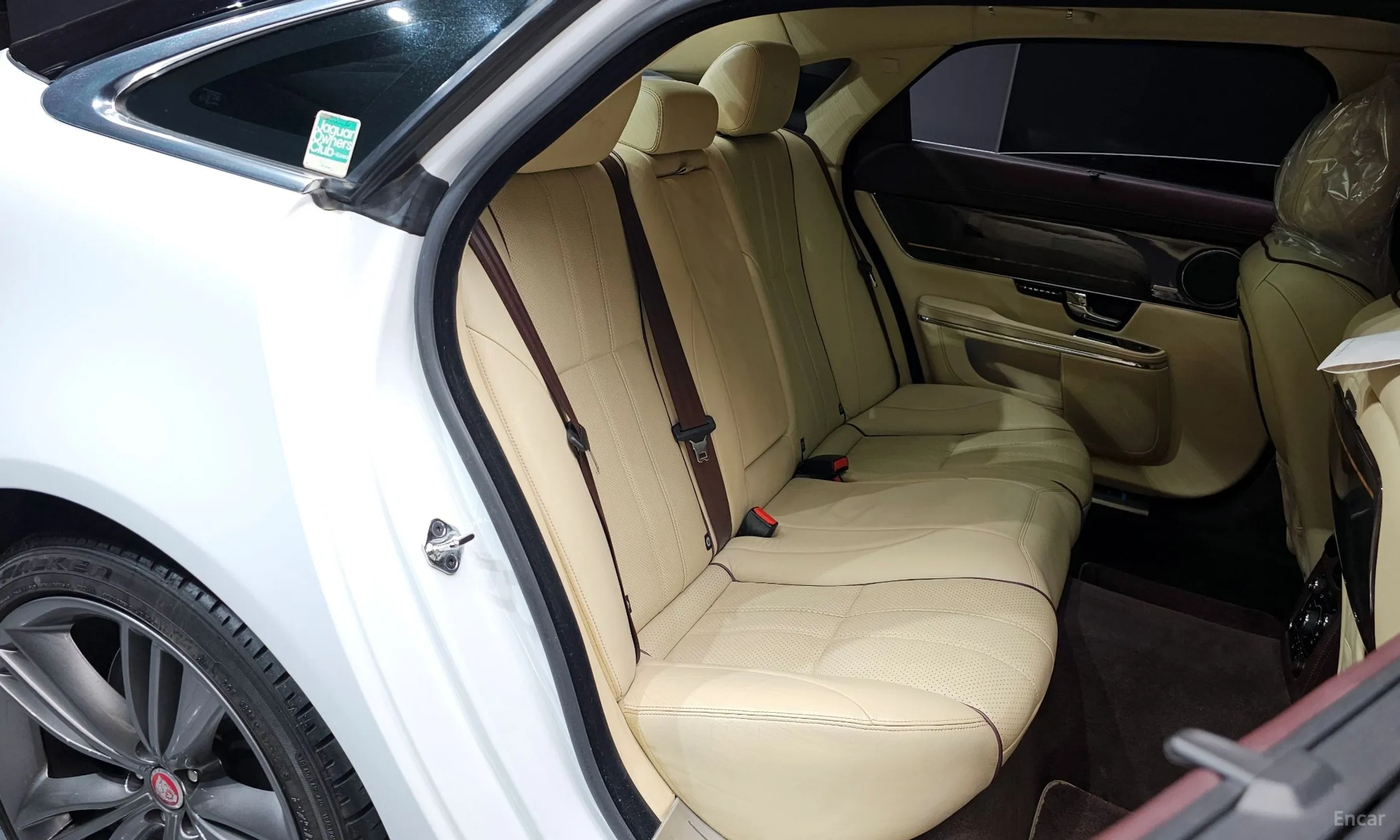 Jaguar All New XJ превью 12