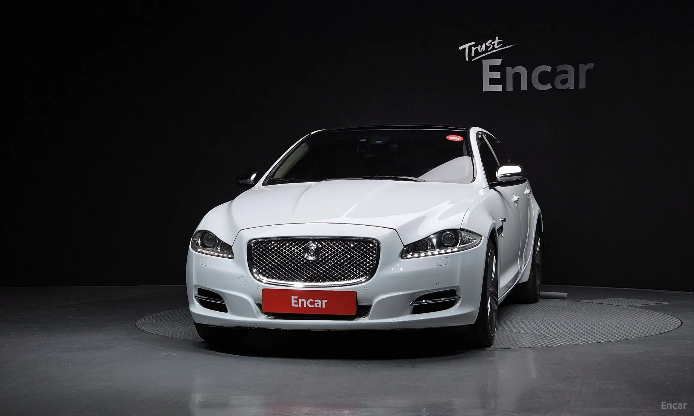 Jaguar All New XJ превью 3