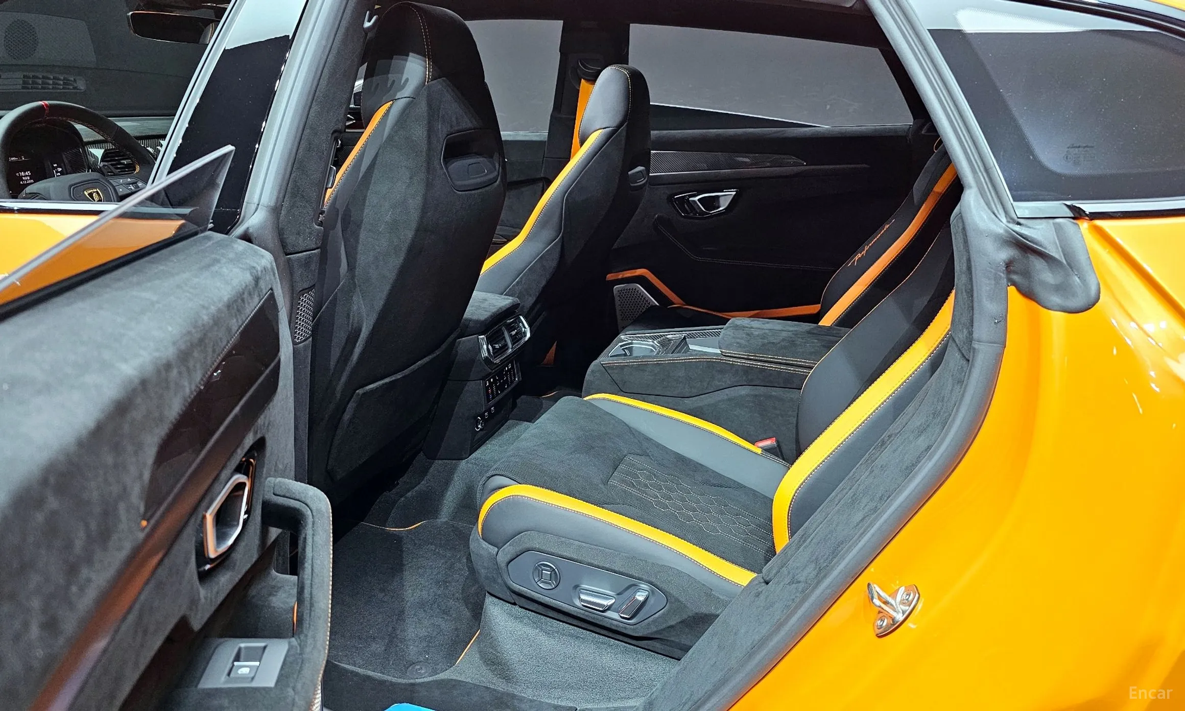Lamborghini Urus превью 12