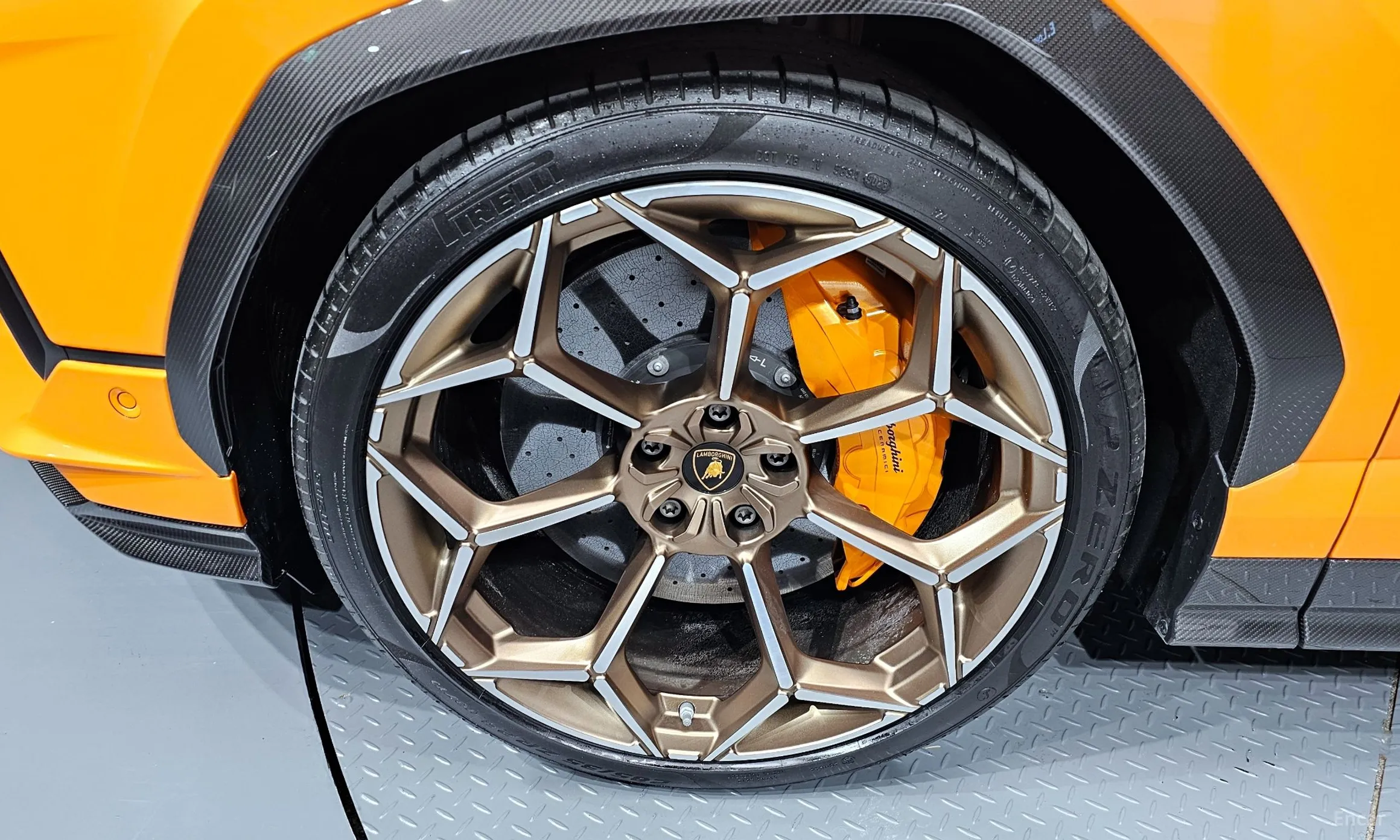Lamborghini Urus превью 5