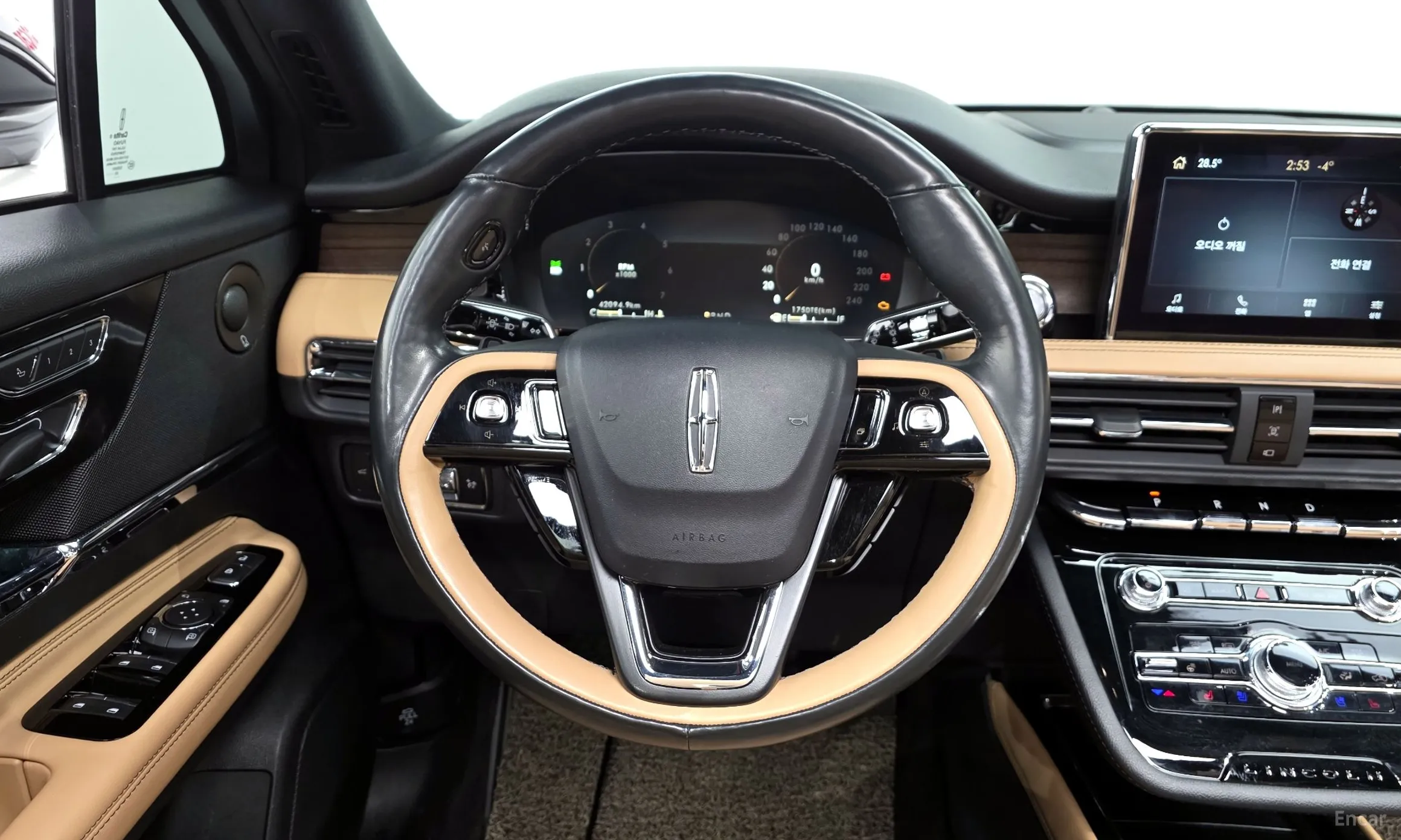 Lincoln Corsair превью 13