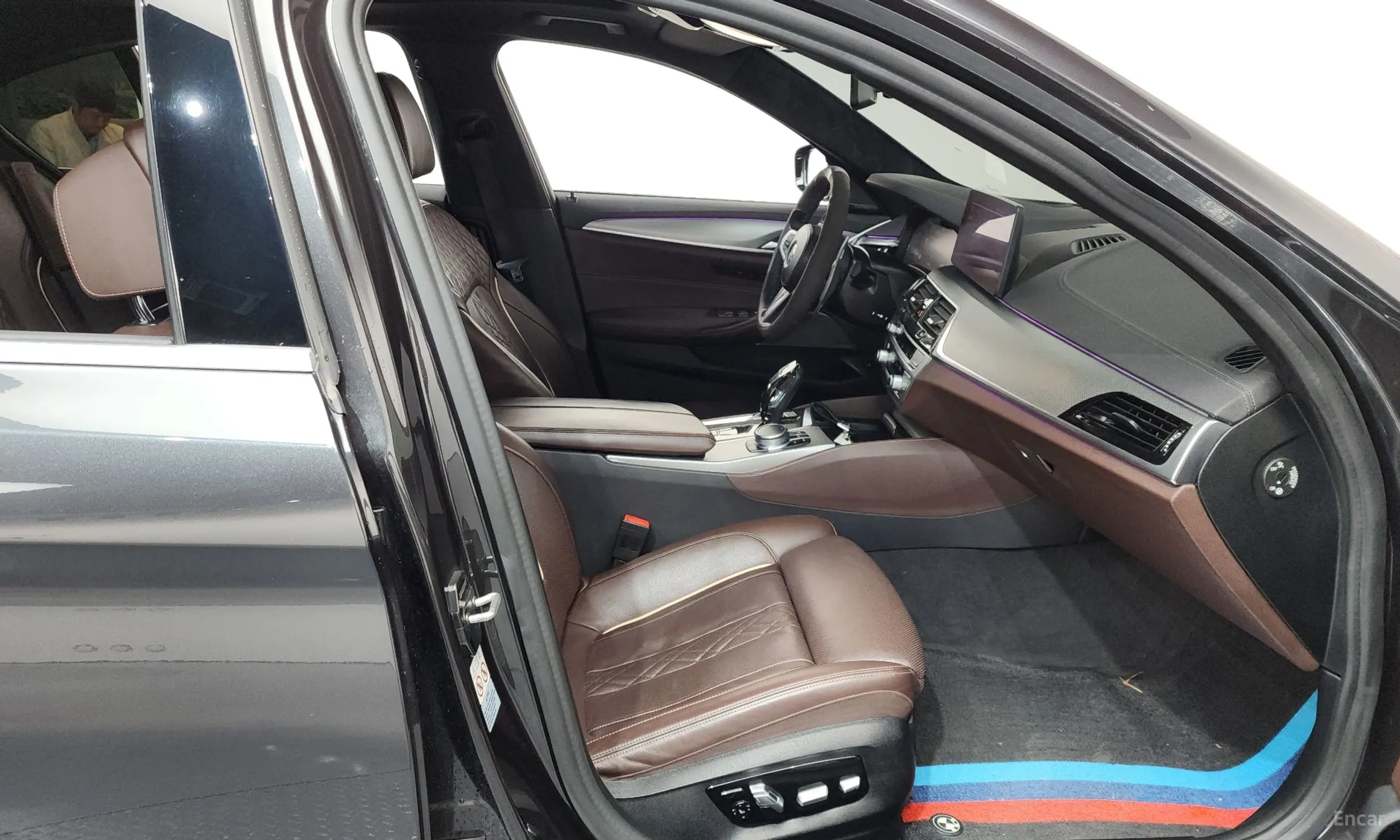 BMW 5 Series (G30) превью 11