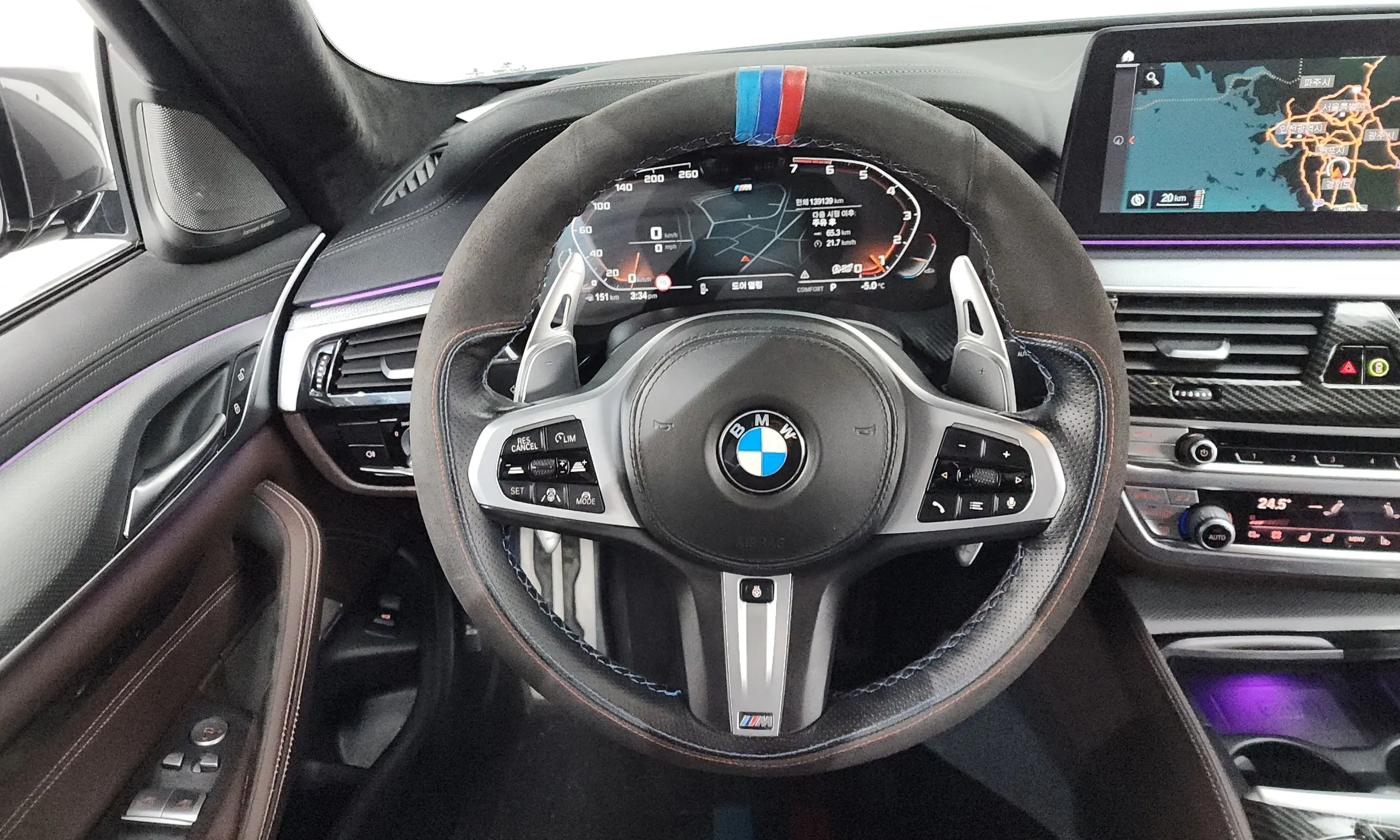 BMW 5 Series (G30) превью 13
