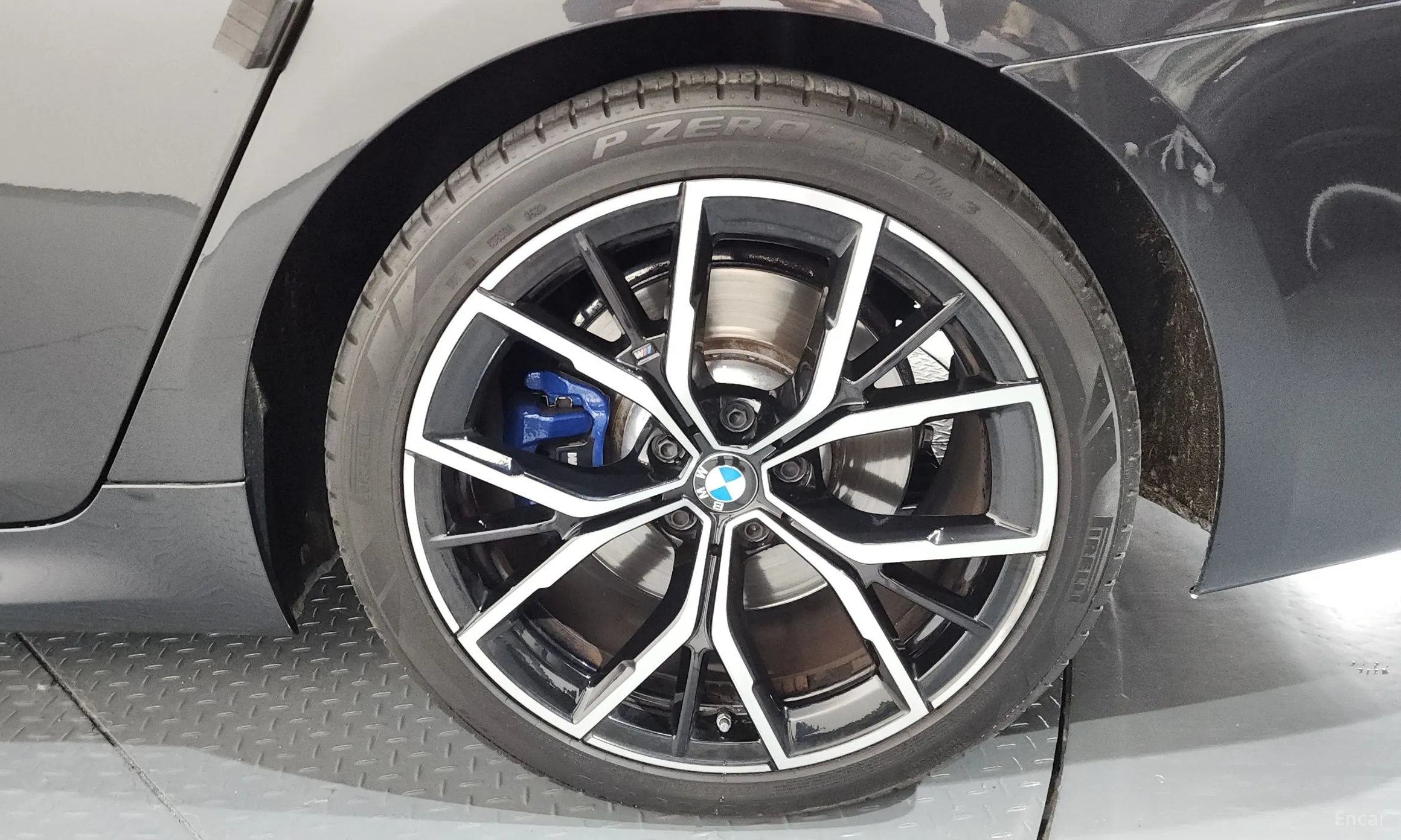 BMW 5 Series (G30) превью 5