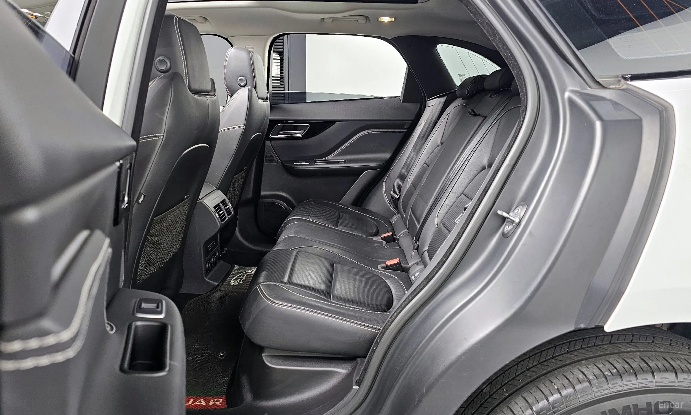 Jaguar F-PACE превью 12