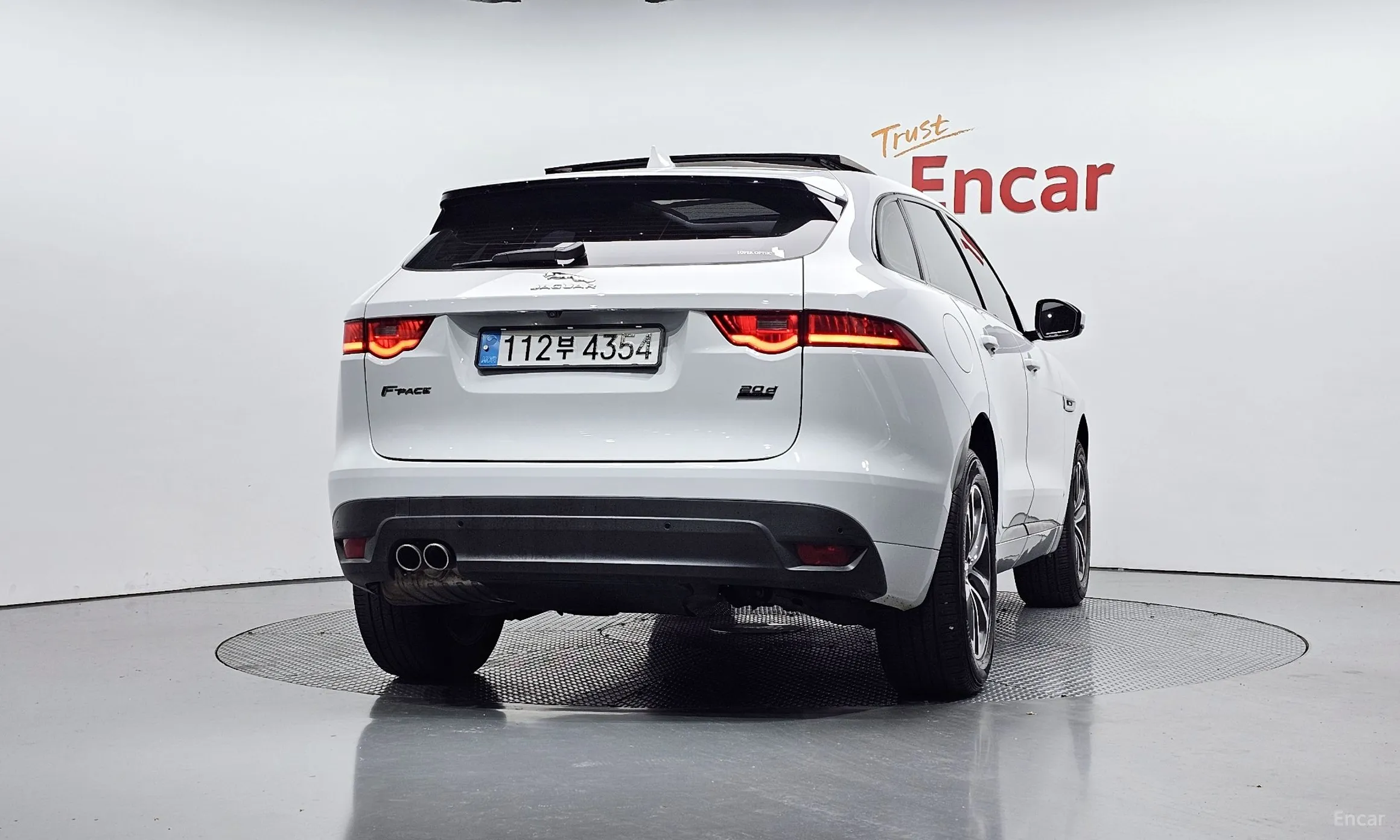 Jaguar F-PACE превью 4